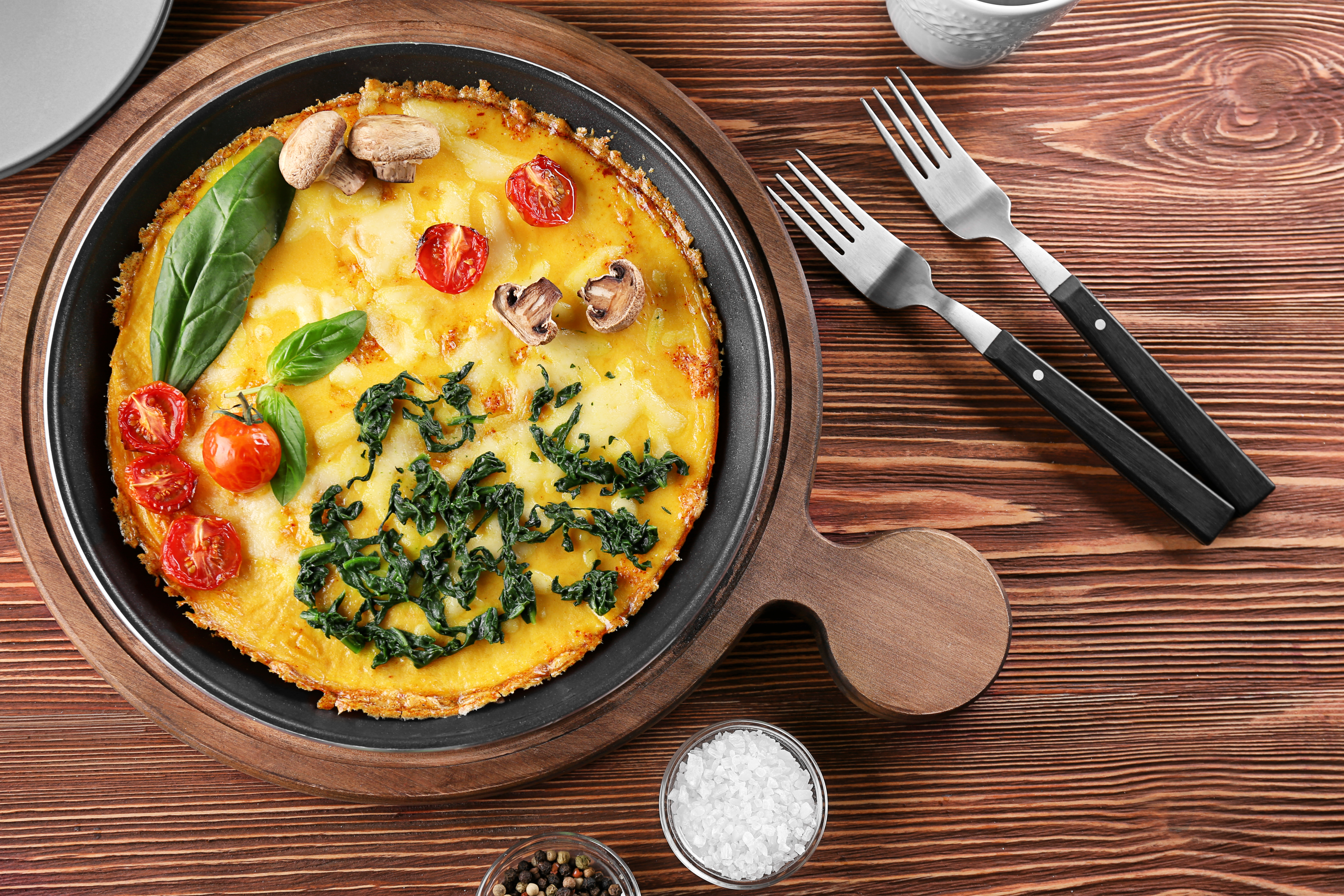 Tasty,Frittata,With,Spinach,On,Table