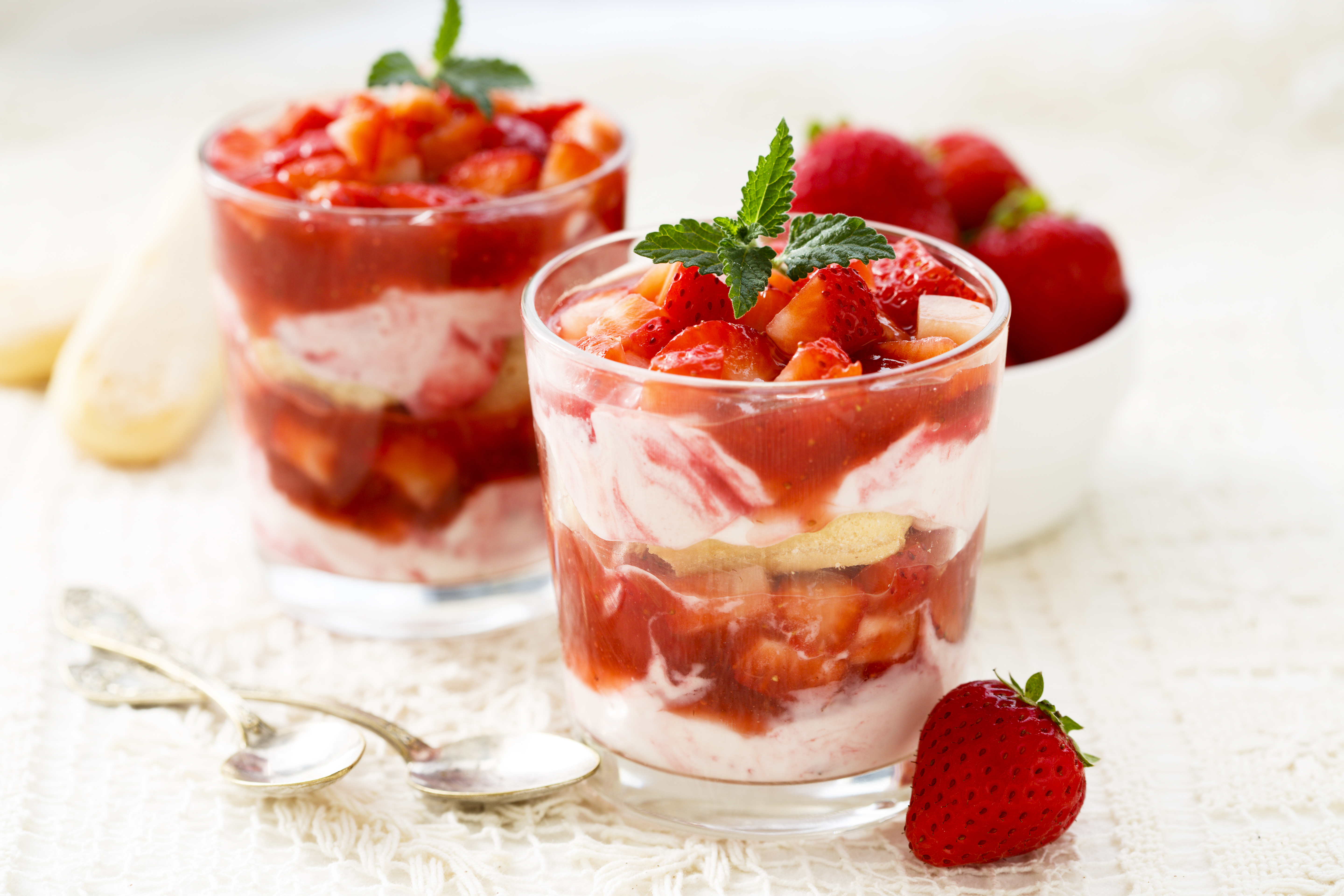 Strawberry,Dessert,With,Fresh,Berries
