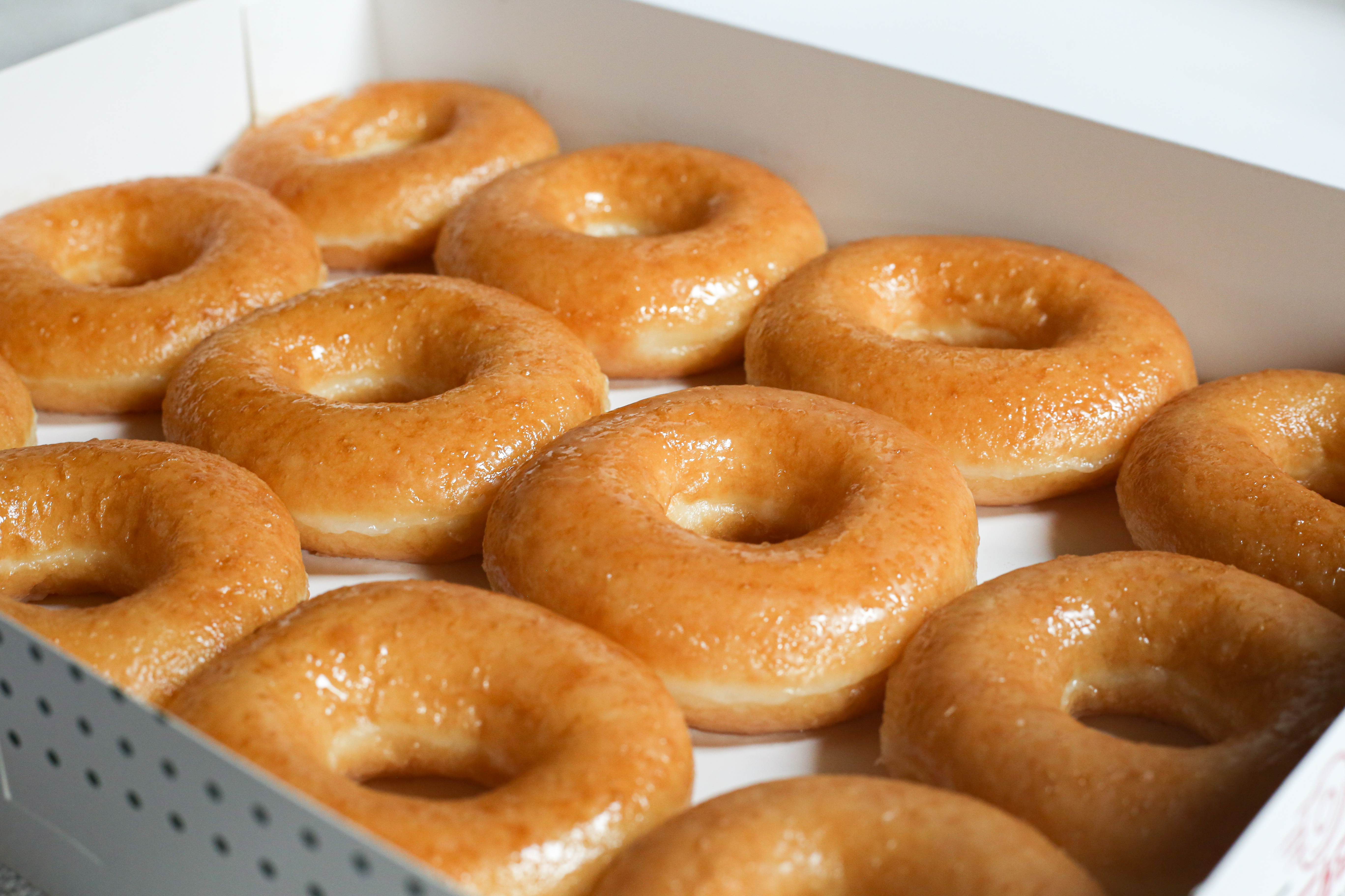 Glazed,Donuts,Original,Delicious,Sugar,Pattern,In,Box,White,,Selective