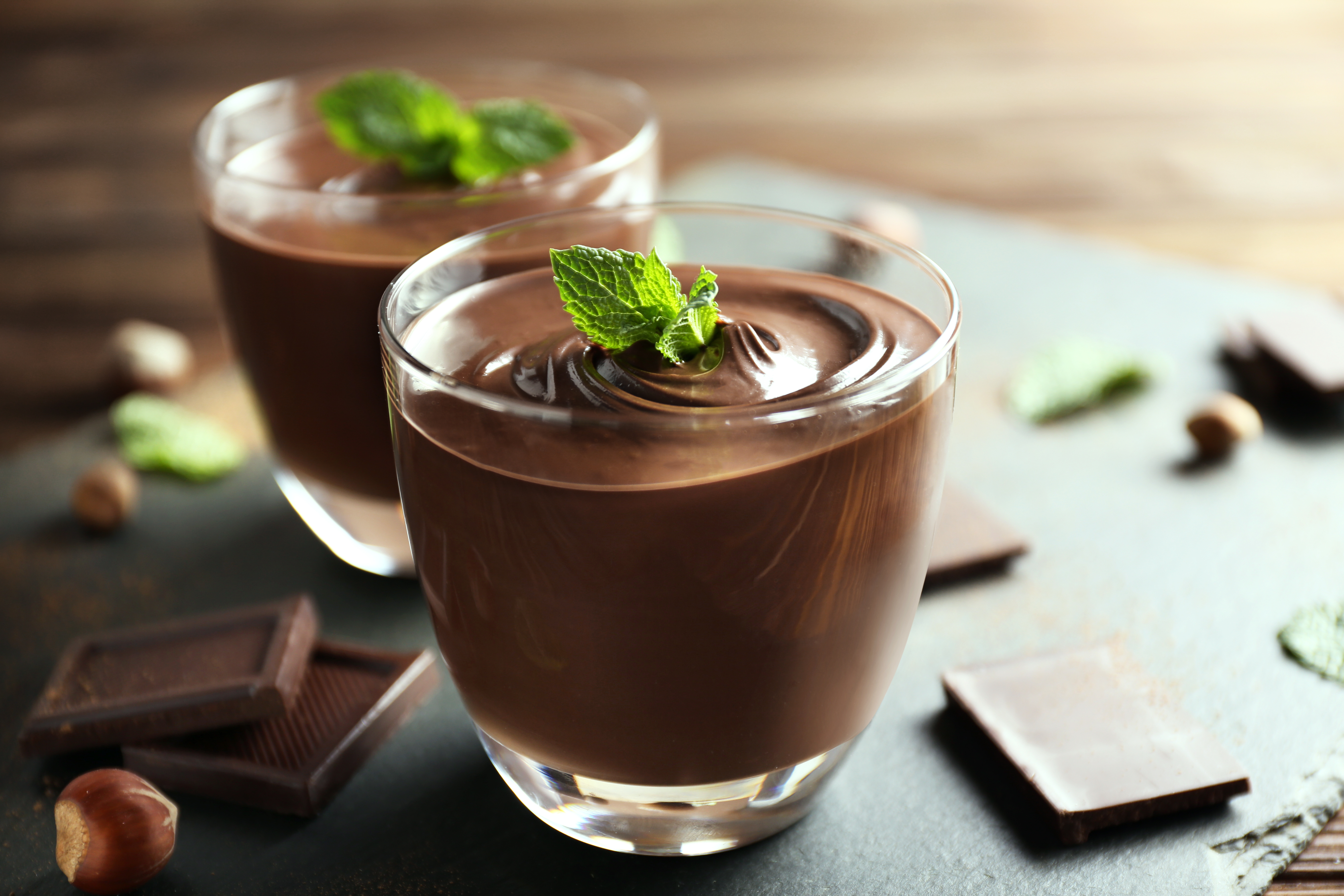 Chocolate,Mousse,With,Mint,In,Portion,Glasses,On,Slate,Cheese