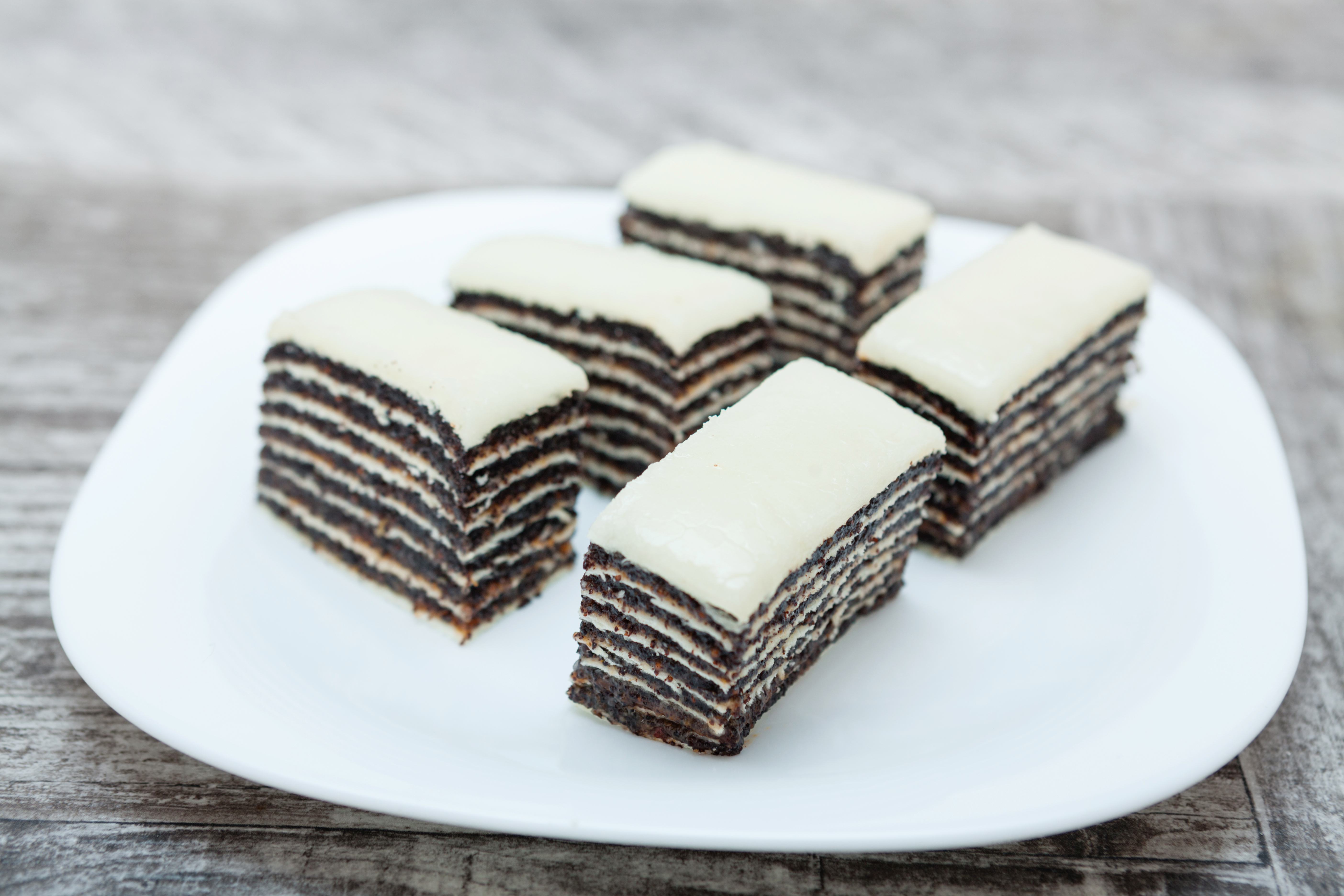 Homemade,Cake,With,Poppy,Seed