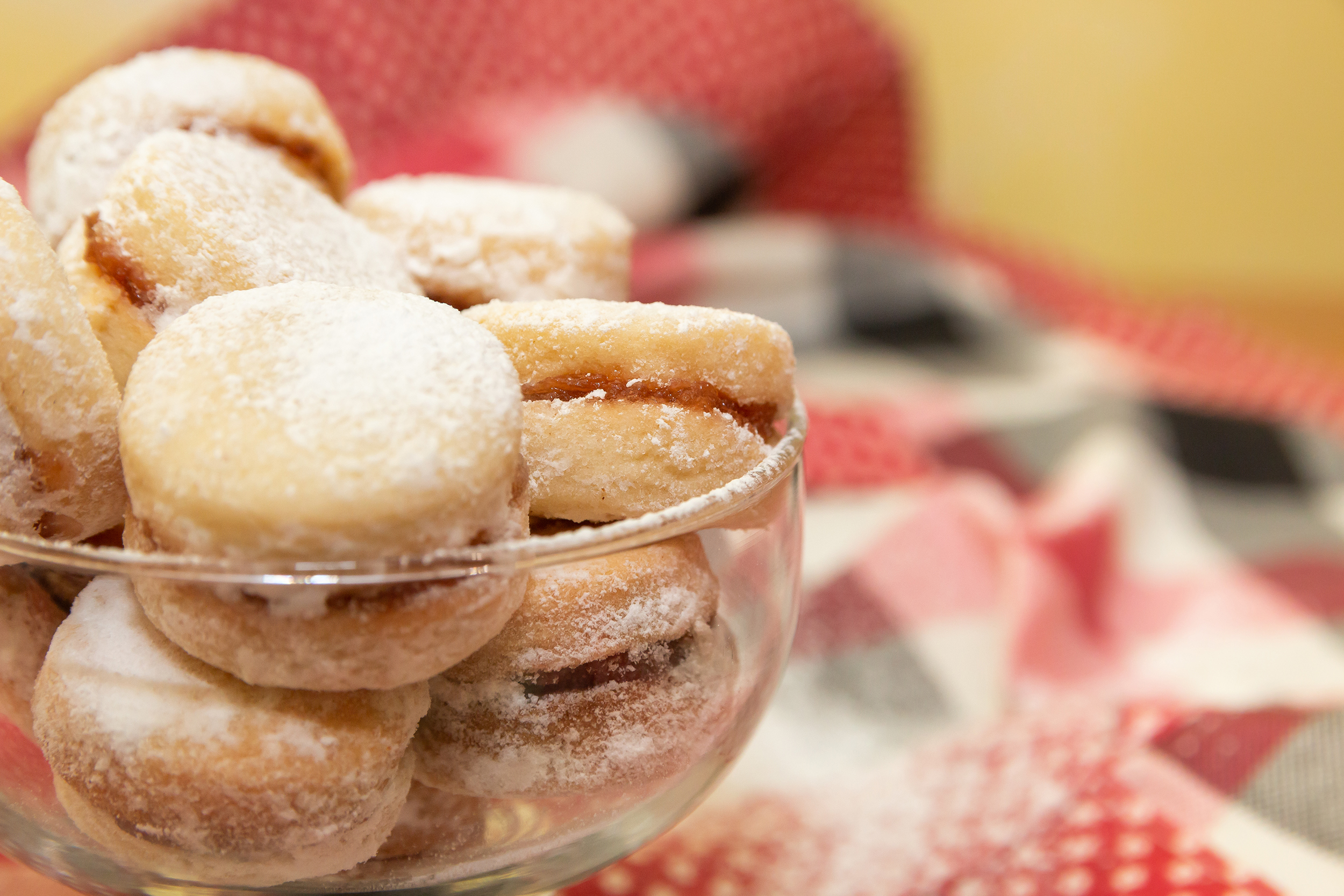 Vanilice,,Traditional,Serbian,Small,Sandwich,Cookies,In,Glass,Bowl.,"vanilice"