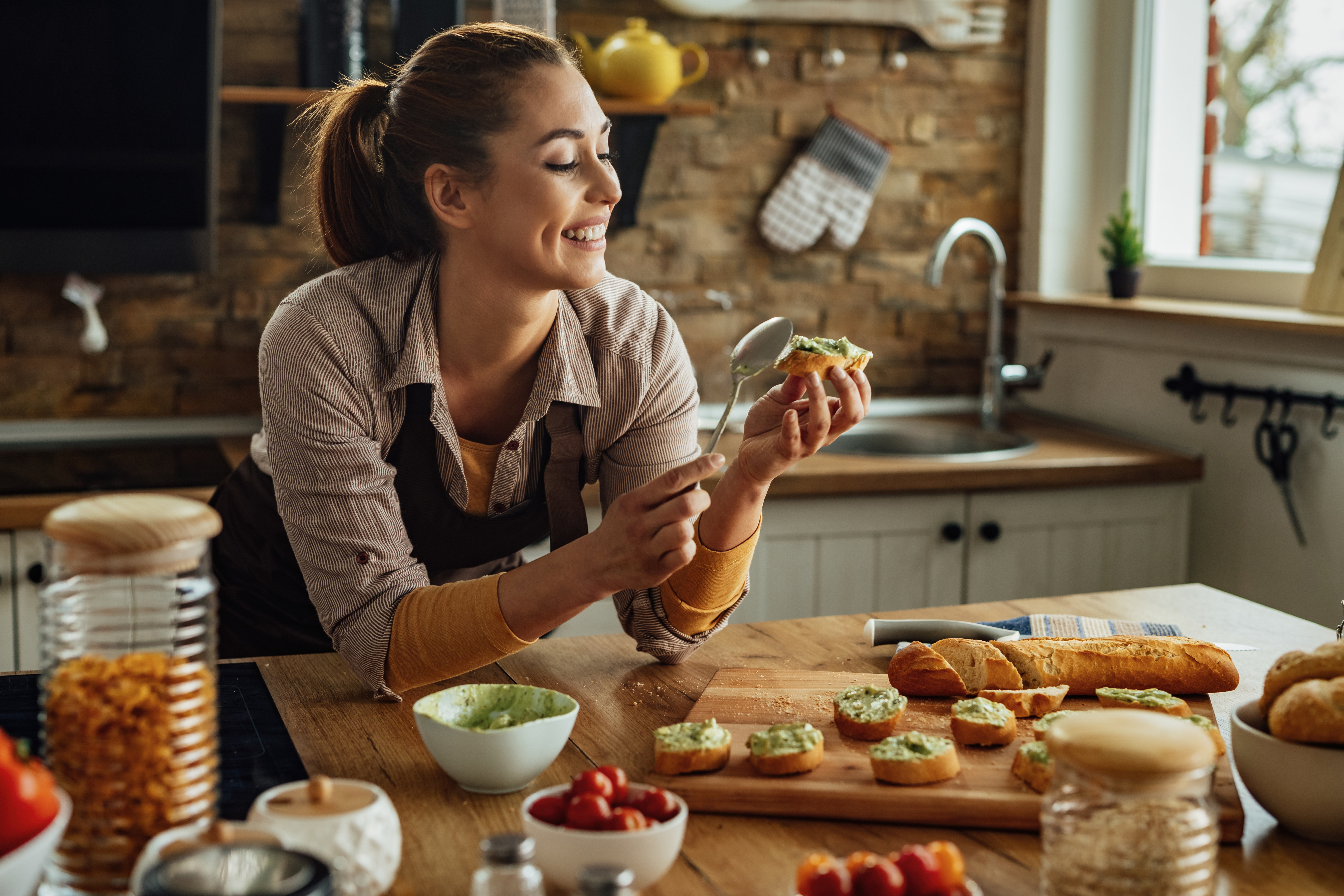 Young,Happy,Woman,Preparing,Healthy,Food,And,Making,Avocado,In