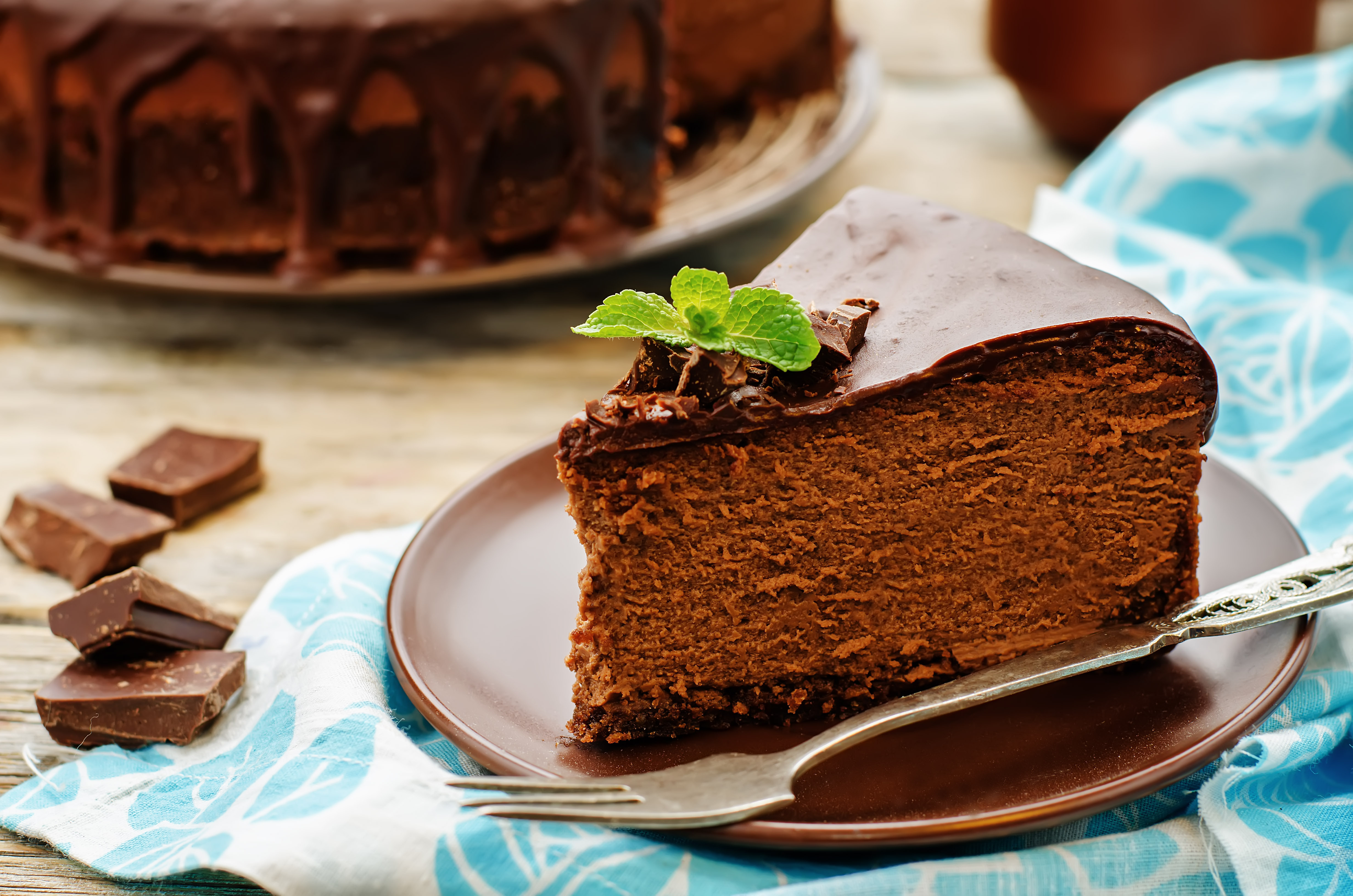 Chocolate,Cheesecake,With,Chocolate,Glaze,On,White,Wood,Background.,Tinting.