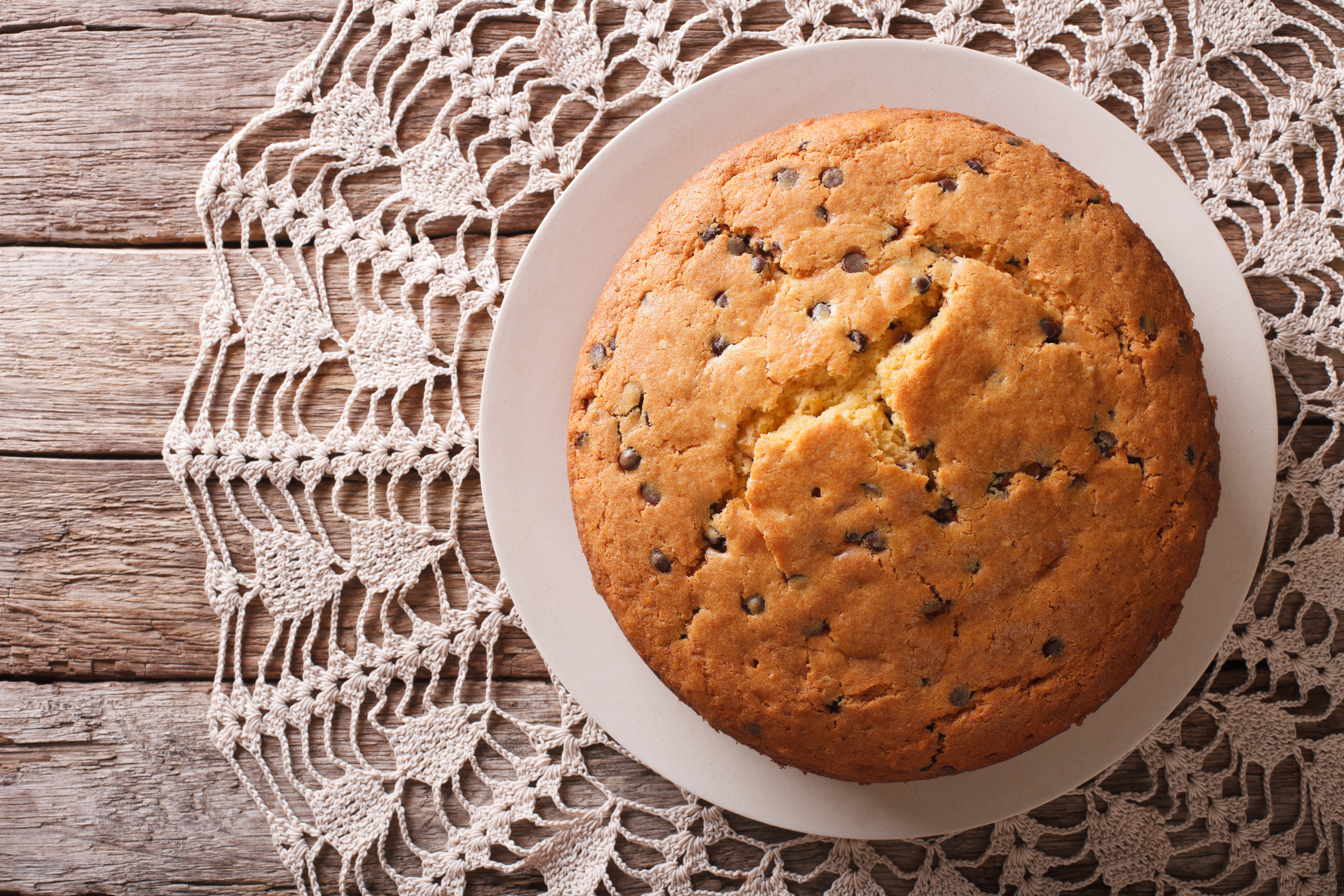 Biscuit,Pie,With,Chocolate,Drops,On,A,Plate.,Horizontal,View