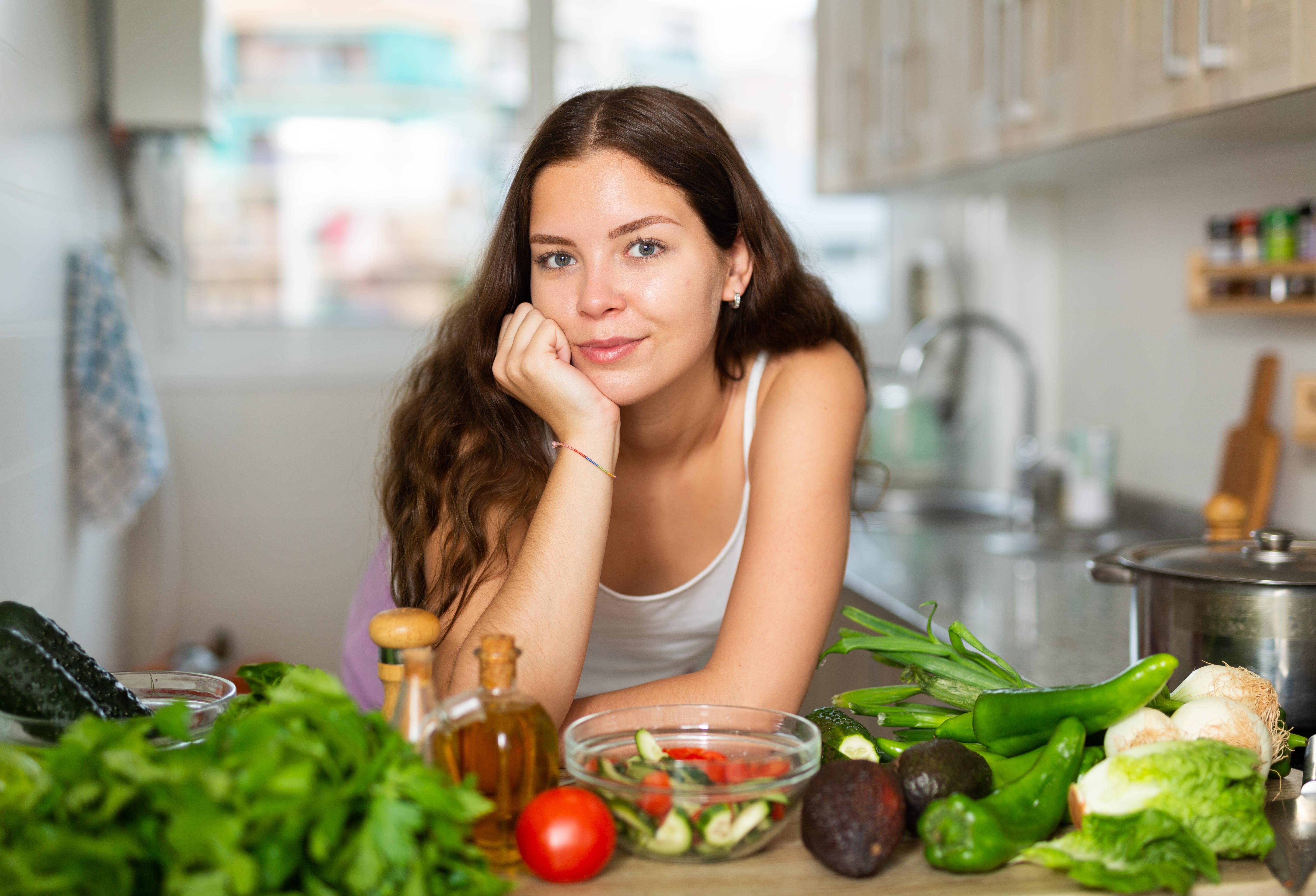 Young,Beautiful,Modern,Woman,Stands,Near,Table,On,Kitchen,At