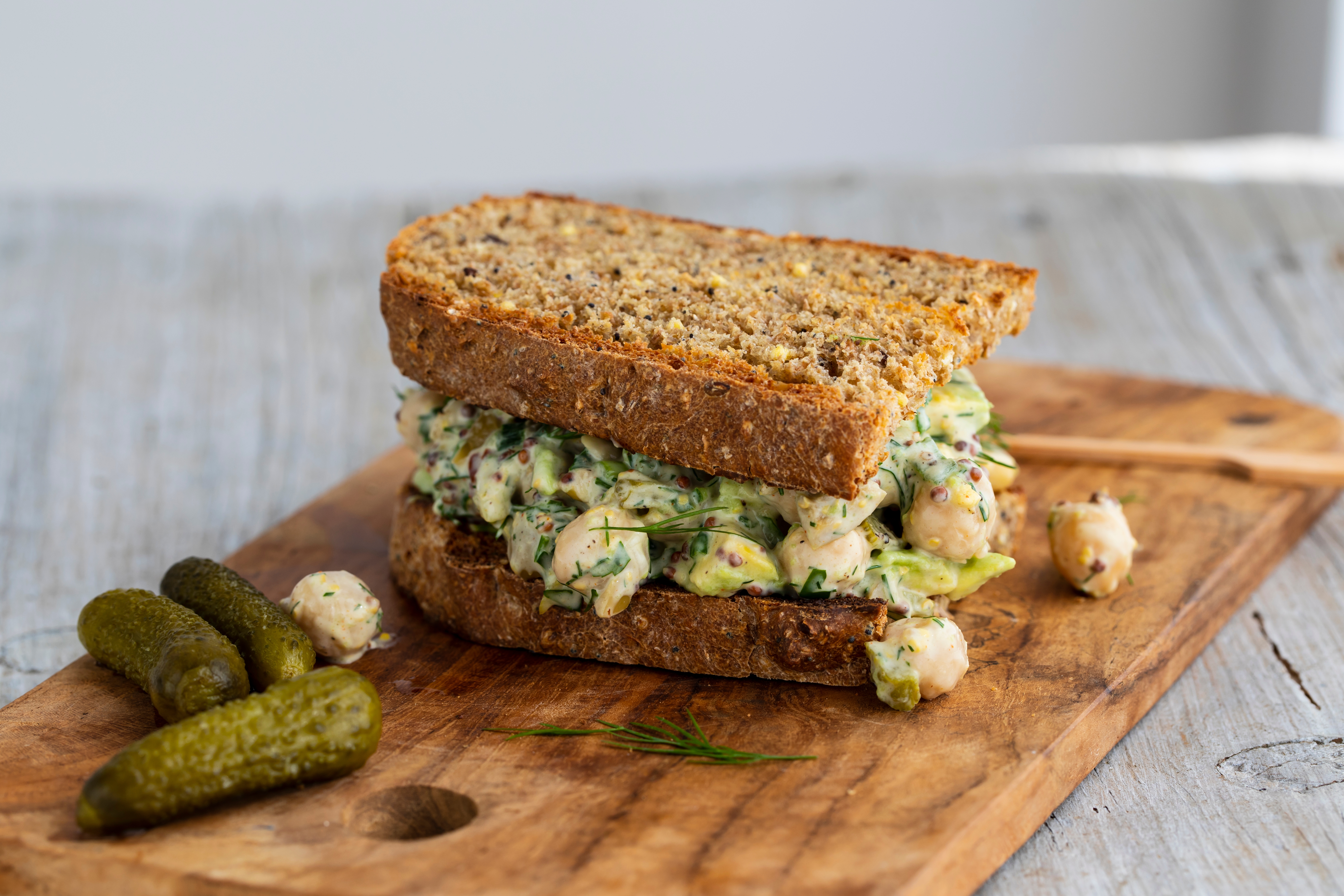 Creamy,Chickpea,Salad,With,Avocado,,Dill,,Onion,And,Mustard,Sauce