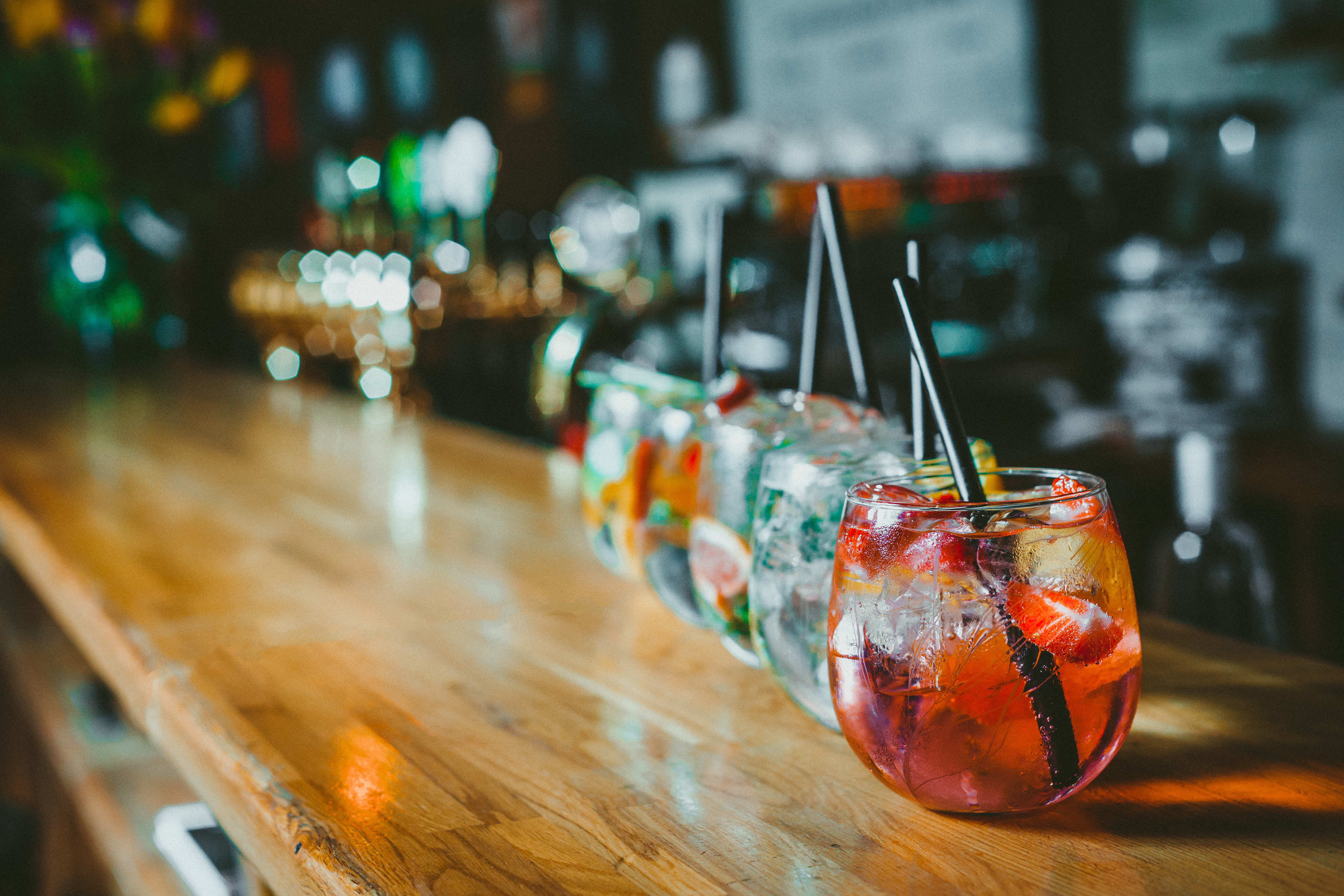 Alcoholic,Cocktail,Row,On,Bar,Table,,Colorful,Party,Drinks