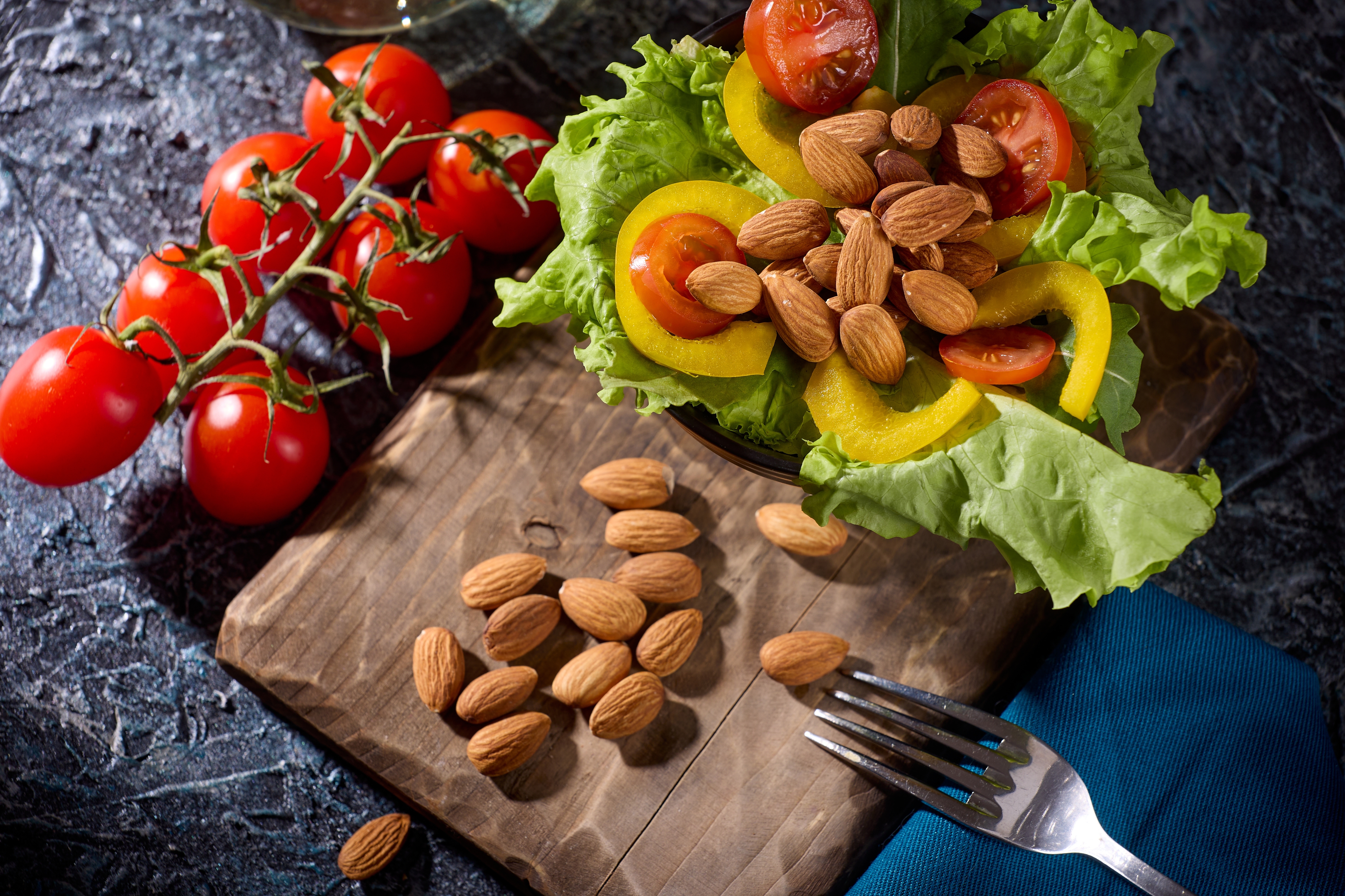 Healthy,Delicious,Almonds,Are,Laid,Out,On,A,Wooden,Board