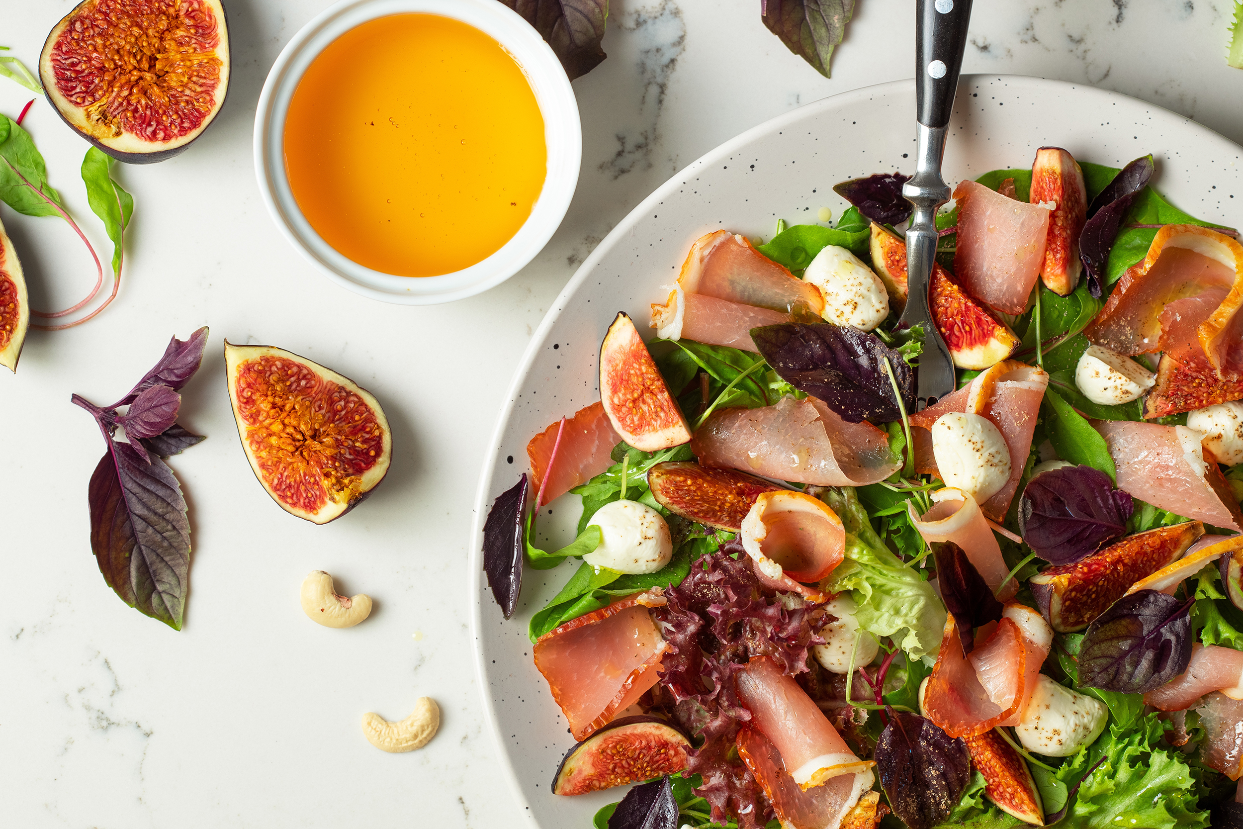 Freshly,Made,Chopped,Salad,In,Italian,Restaurant,,Mozzarella,,Figs,,Prosciutto