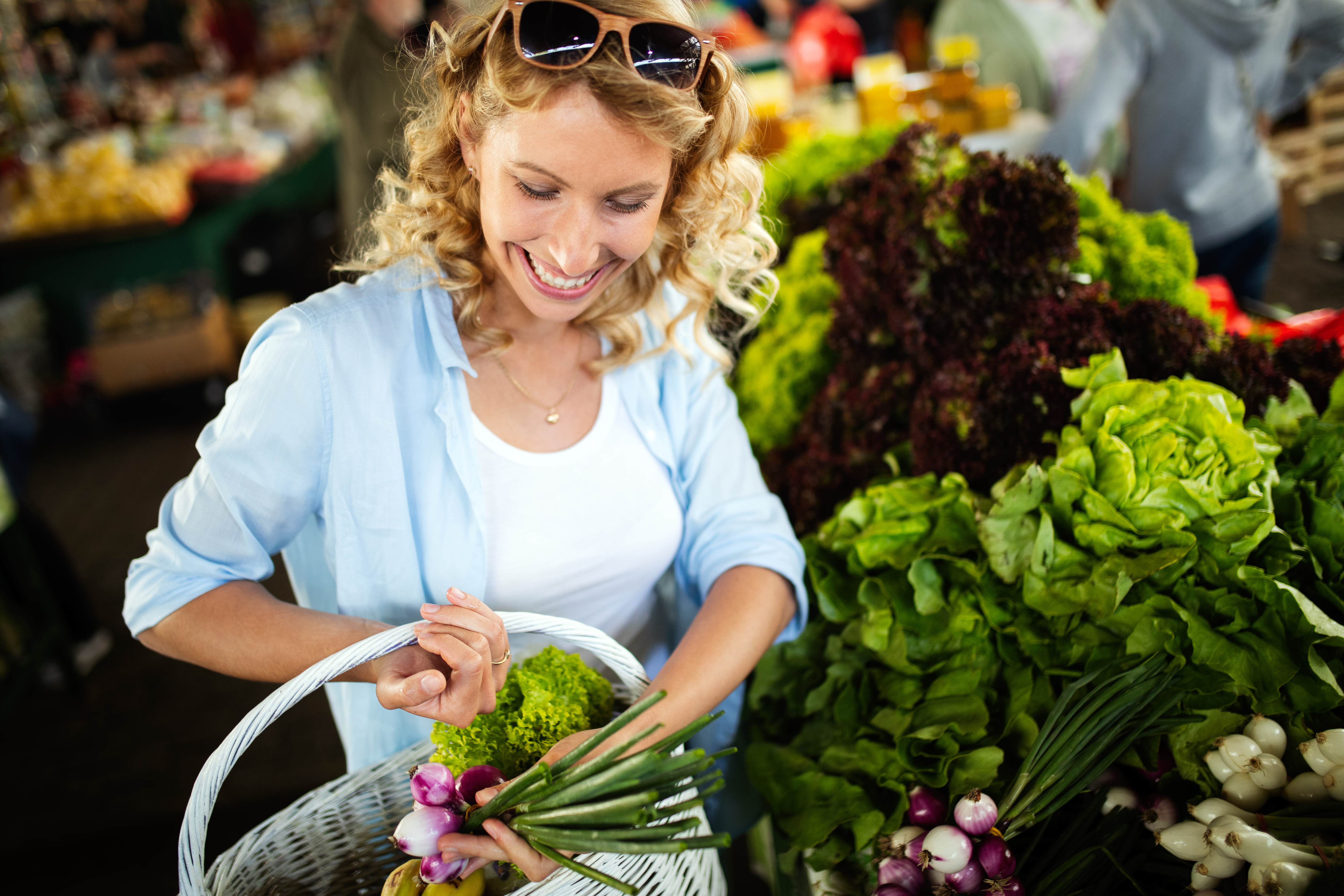 Young,Woman,Shopping,Healthy,Food,On,The,Market