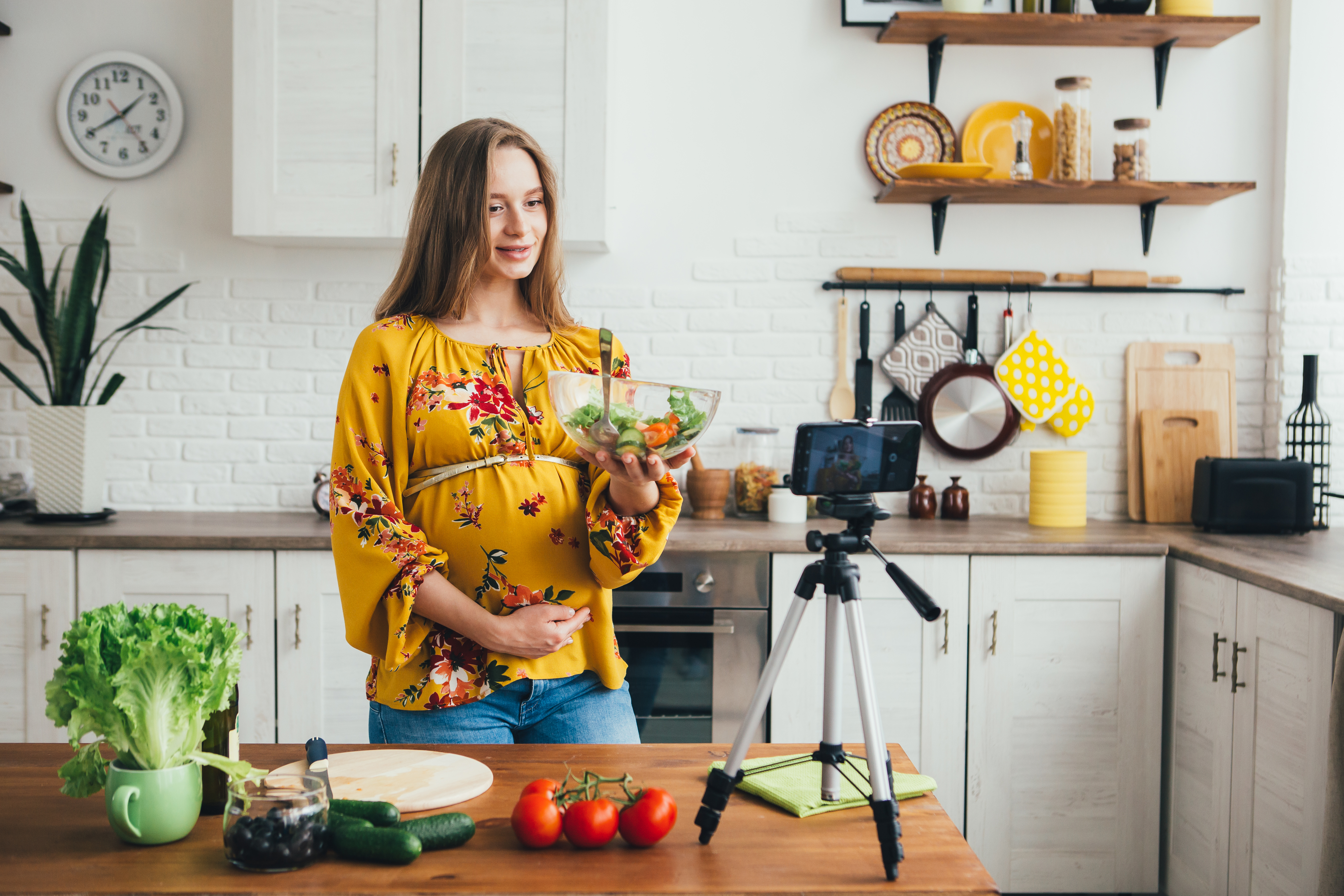 Young,Pretty,Pregnant,Girl,Blogger,Shoots,A,Video,Of,A