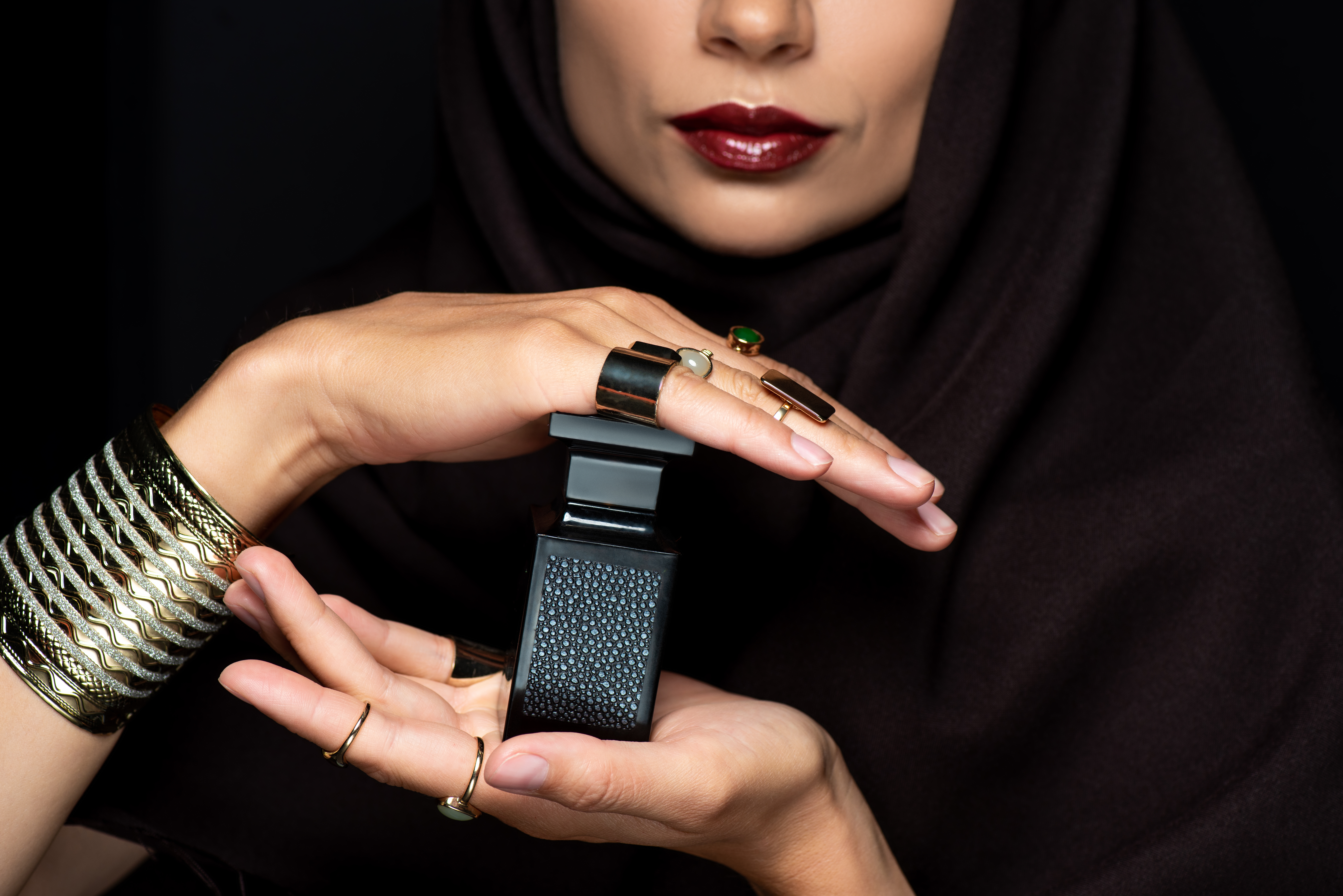 Cropped,View,Of,Beautiful,Muslim,Woman,In,Hijab,With,Makeup