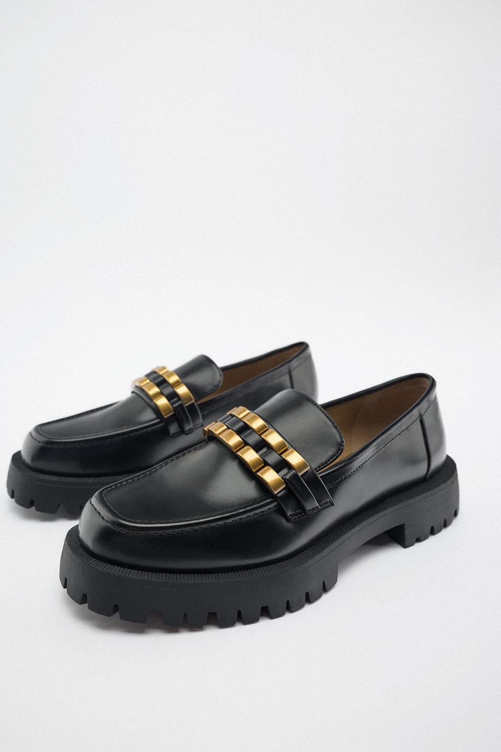 1662387887-zara02.jpg