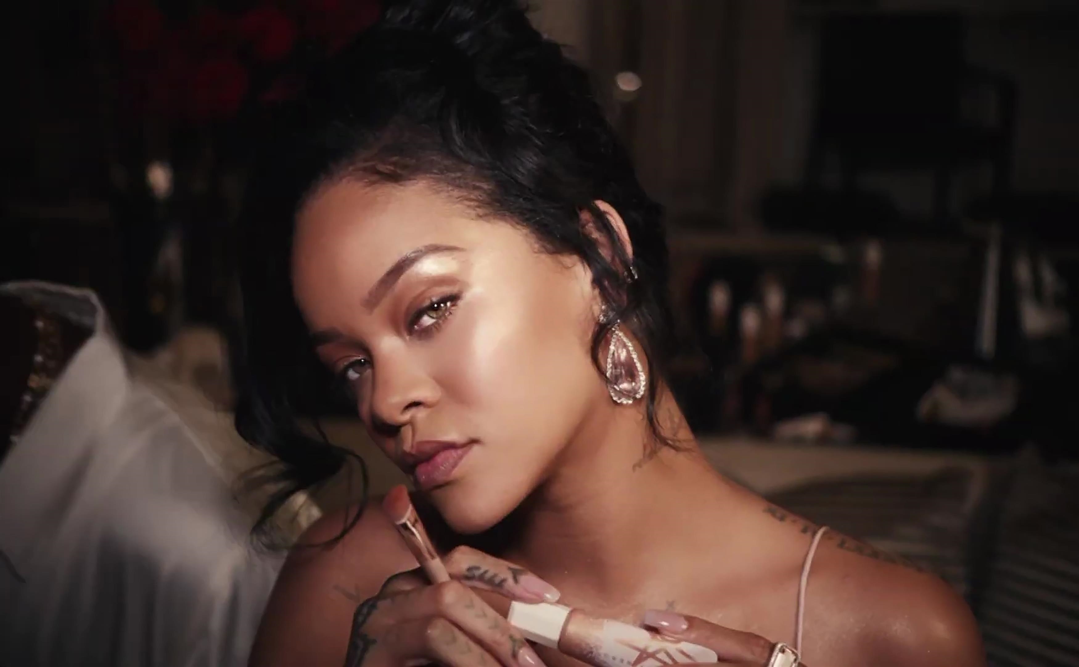 Rihanna's new liquid highlighter from Fenty Beauty 'Liquid Killa Watt'
