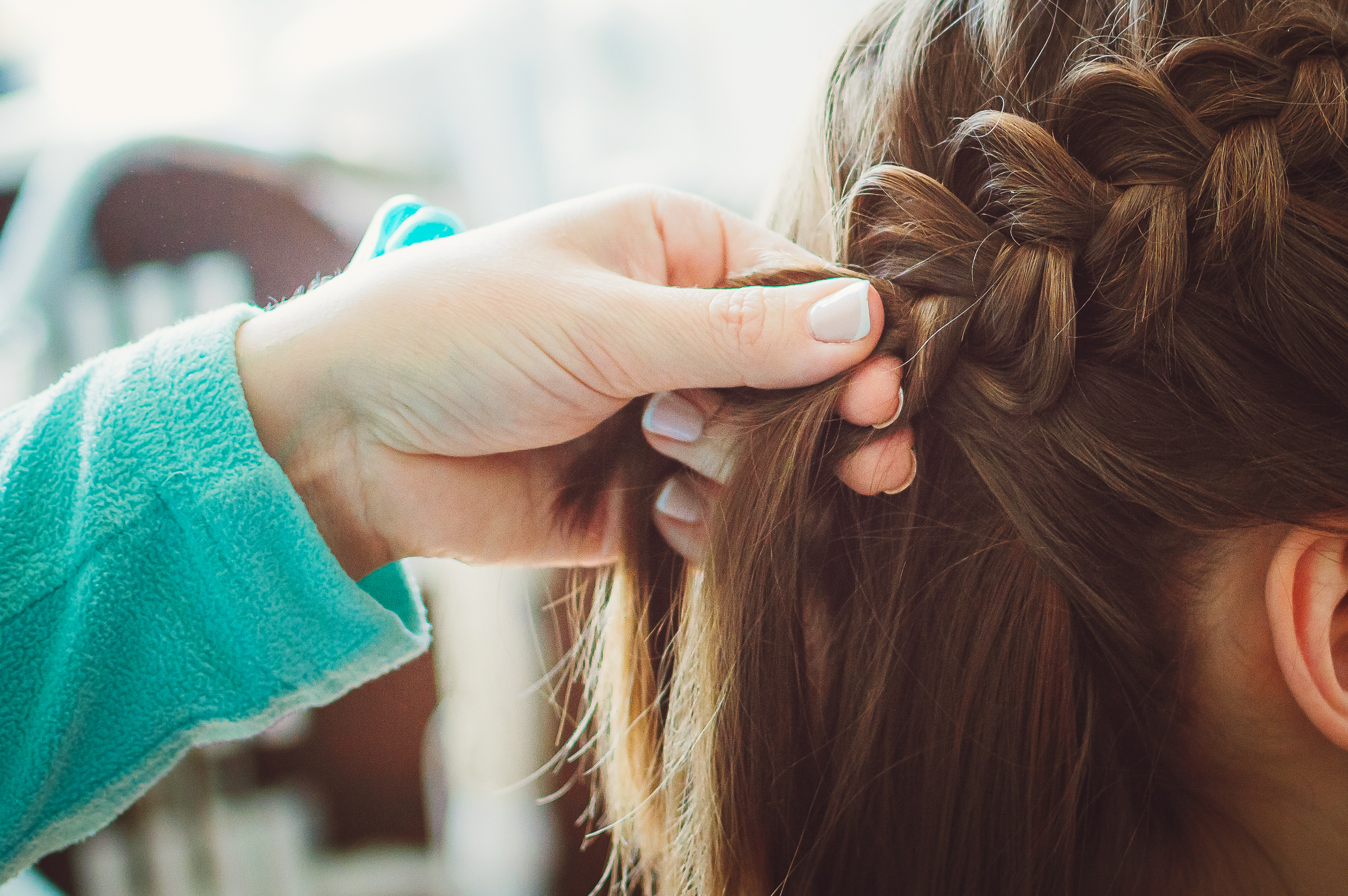 The,Hairdresser,Plaits,The,Braid,Girl.,Hands,,Close-up.,Pretty,Haircut.
