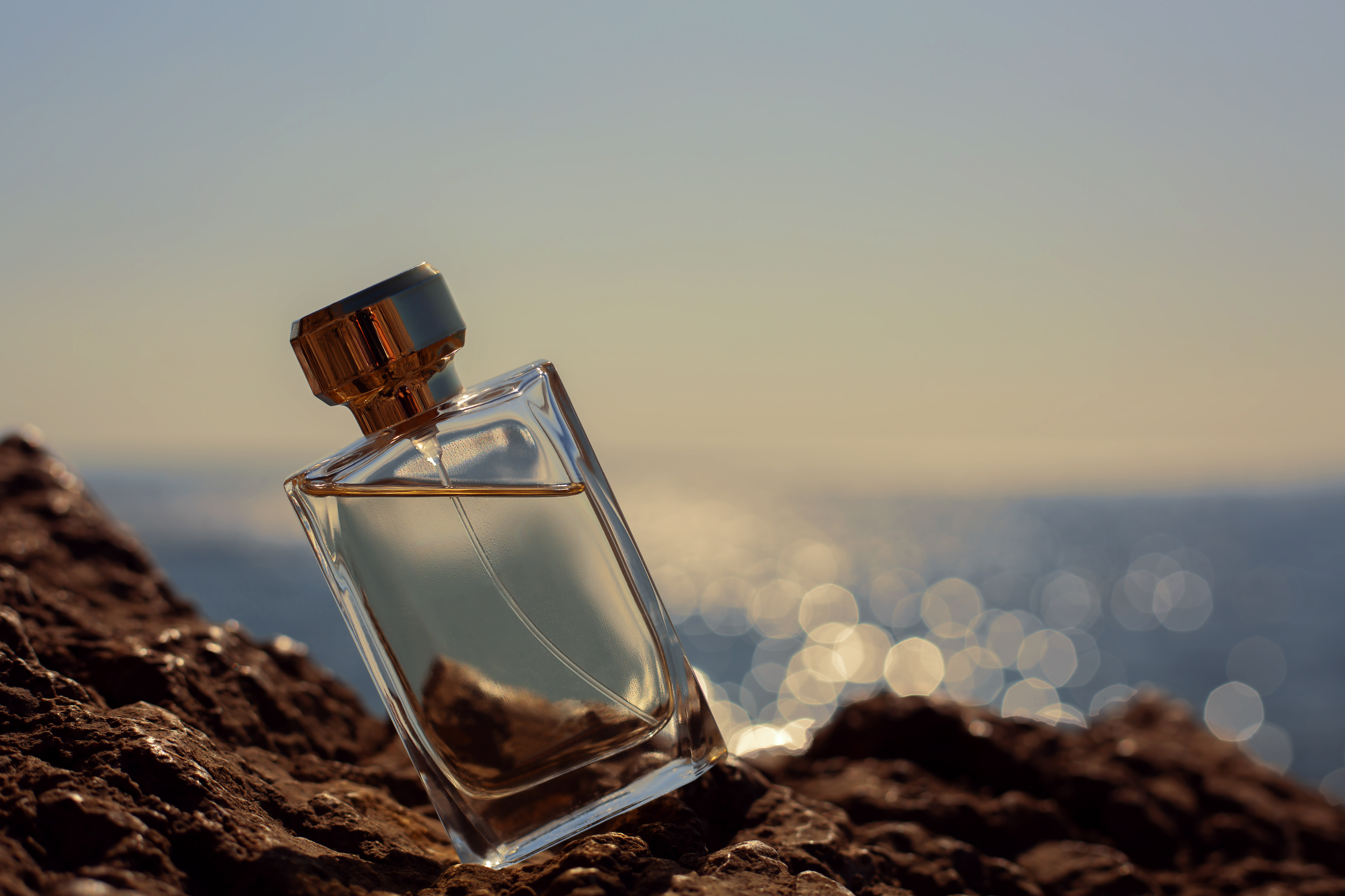 Perfume,On,The,Background,Of,The,Sea