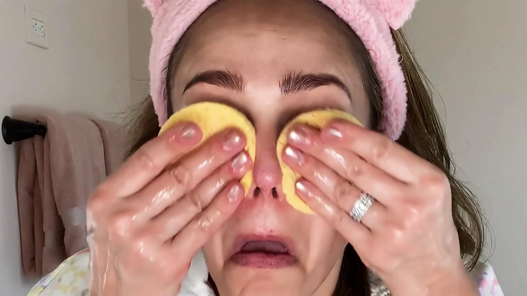 My Daily Skincare Routine :) | Jessica Alba