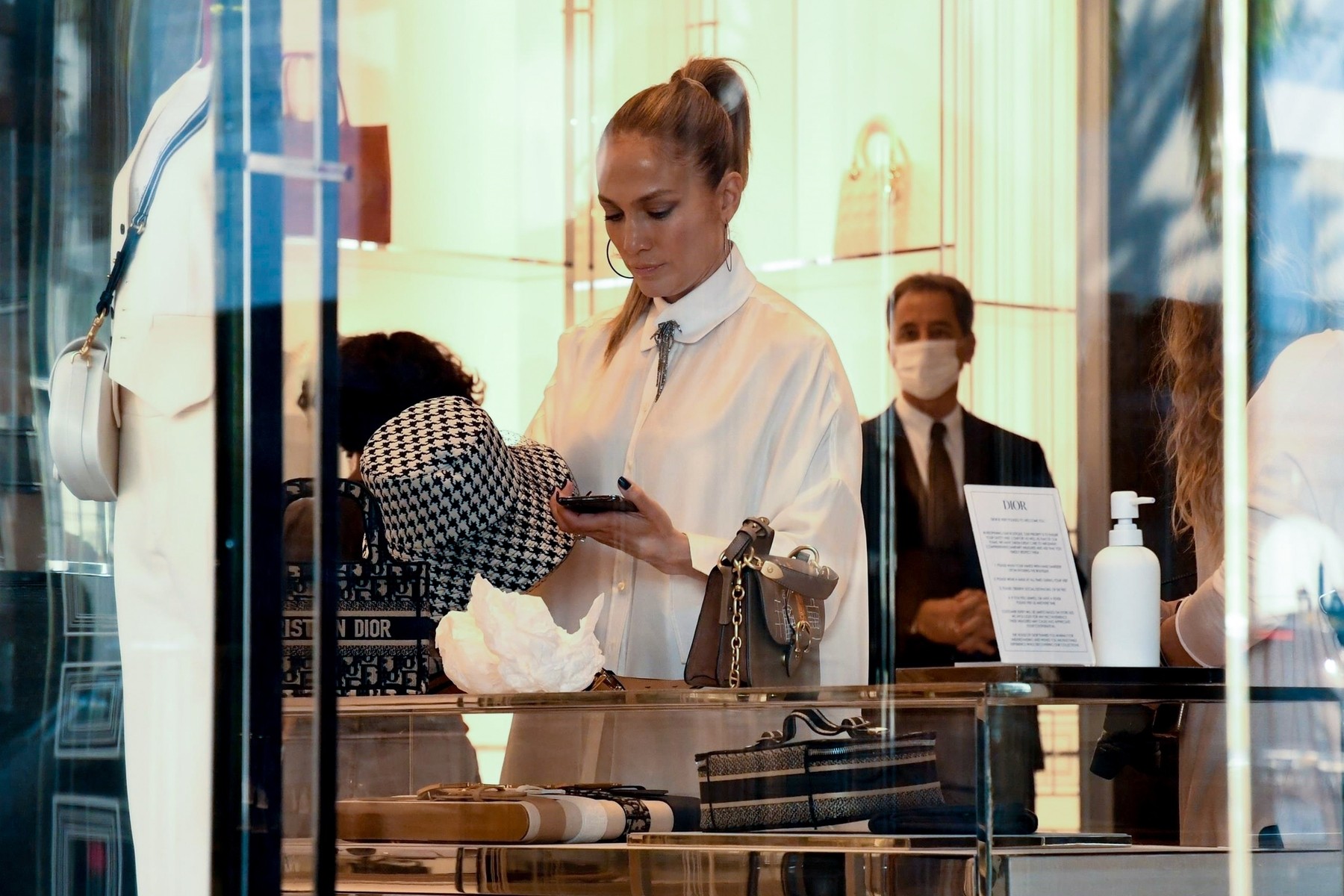 *EXCLUSIVE* Jennifer Lopez goes shopping with her kids in Beverly Hills