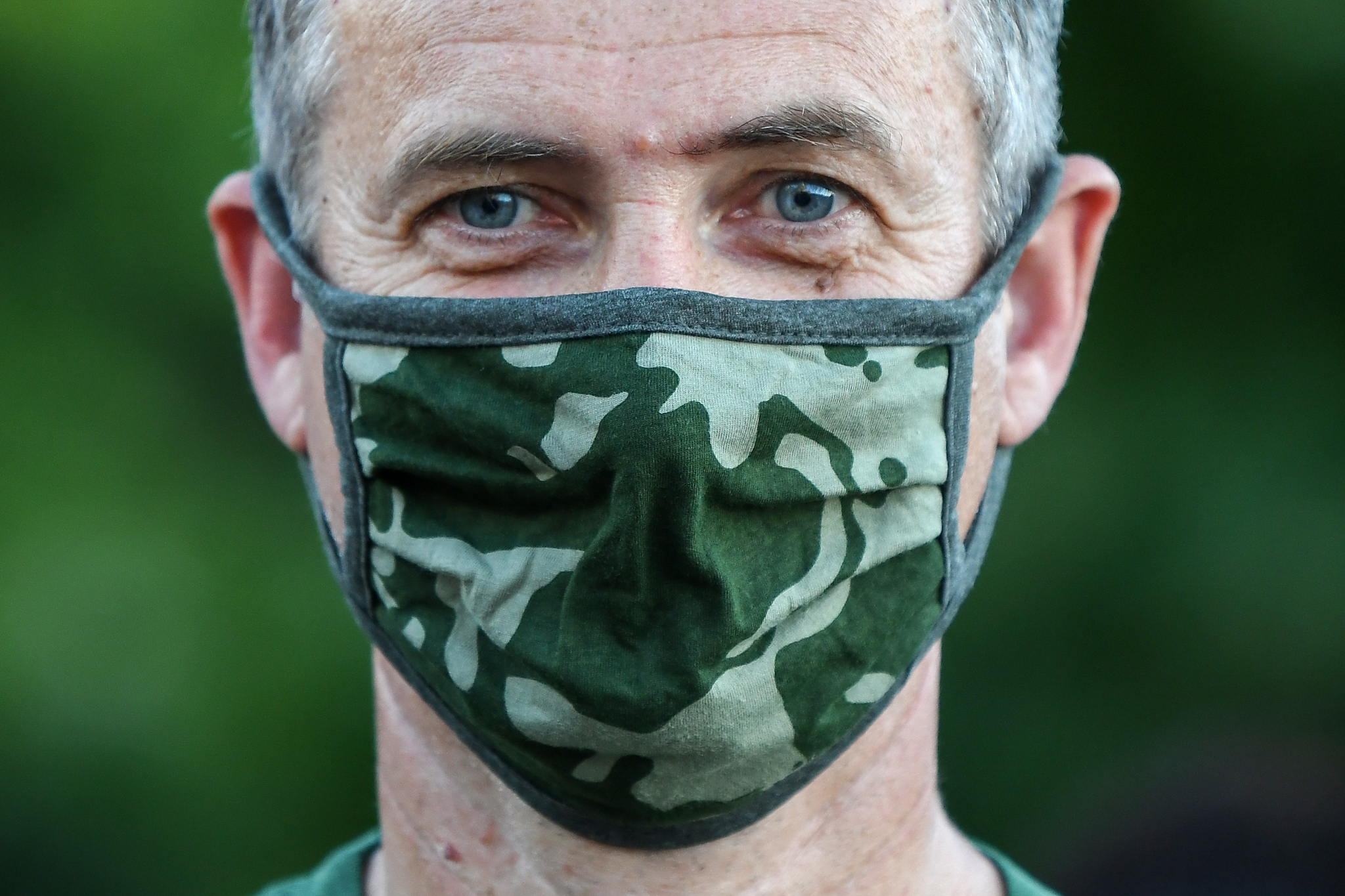 Demonstranti pod maskama
