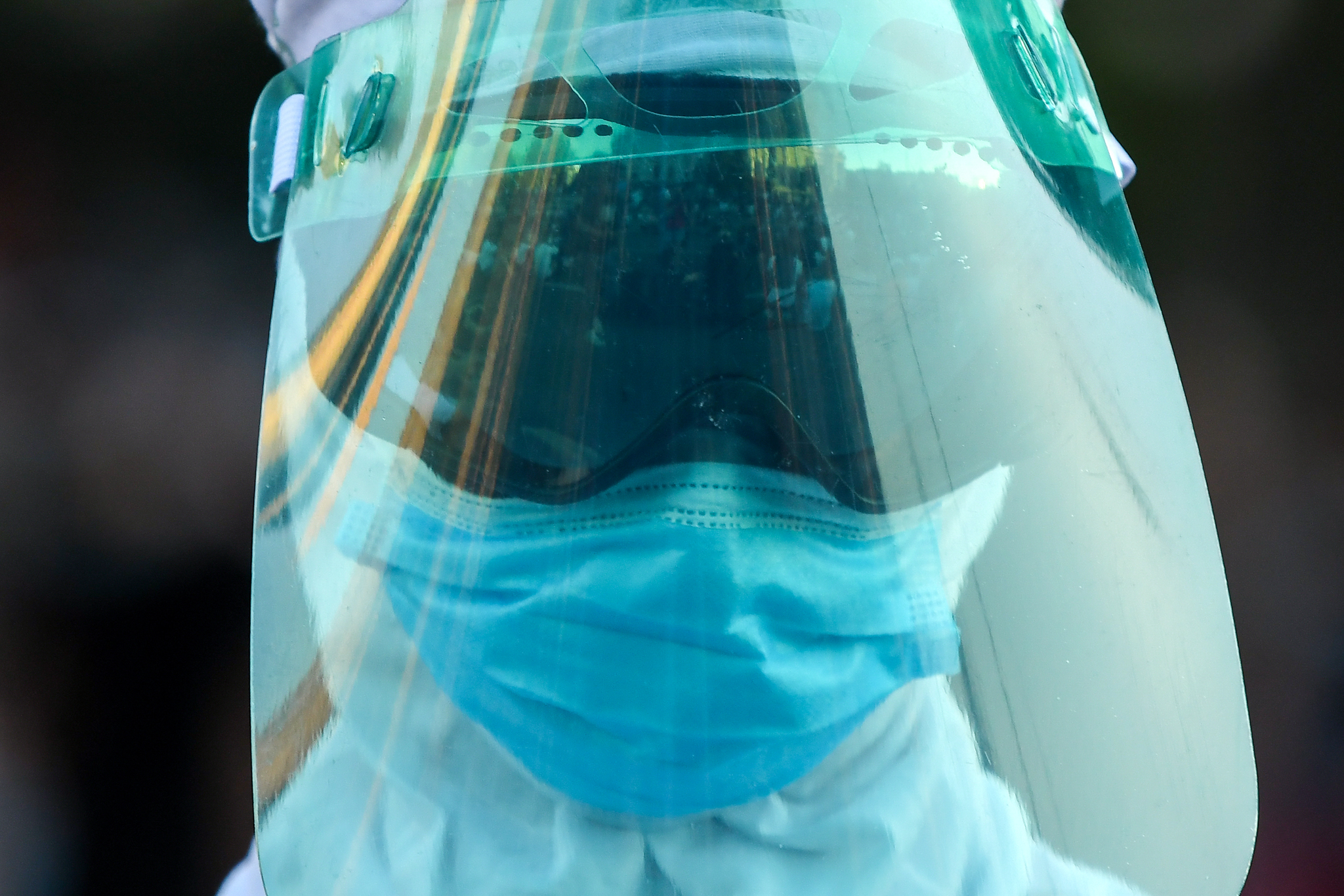 Demonstranti pod maskama