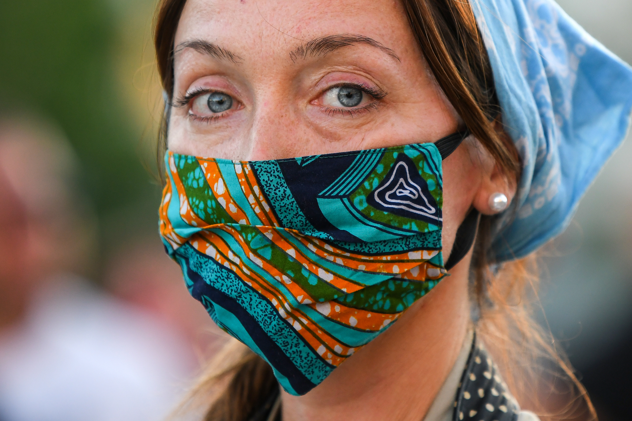 Demonstranti pod maskama