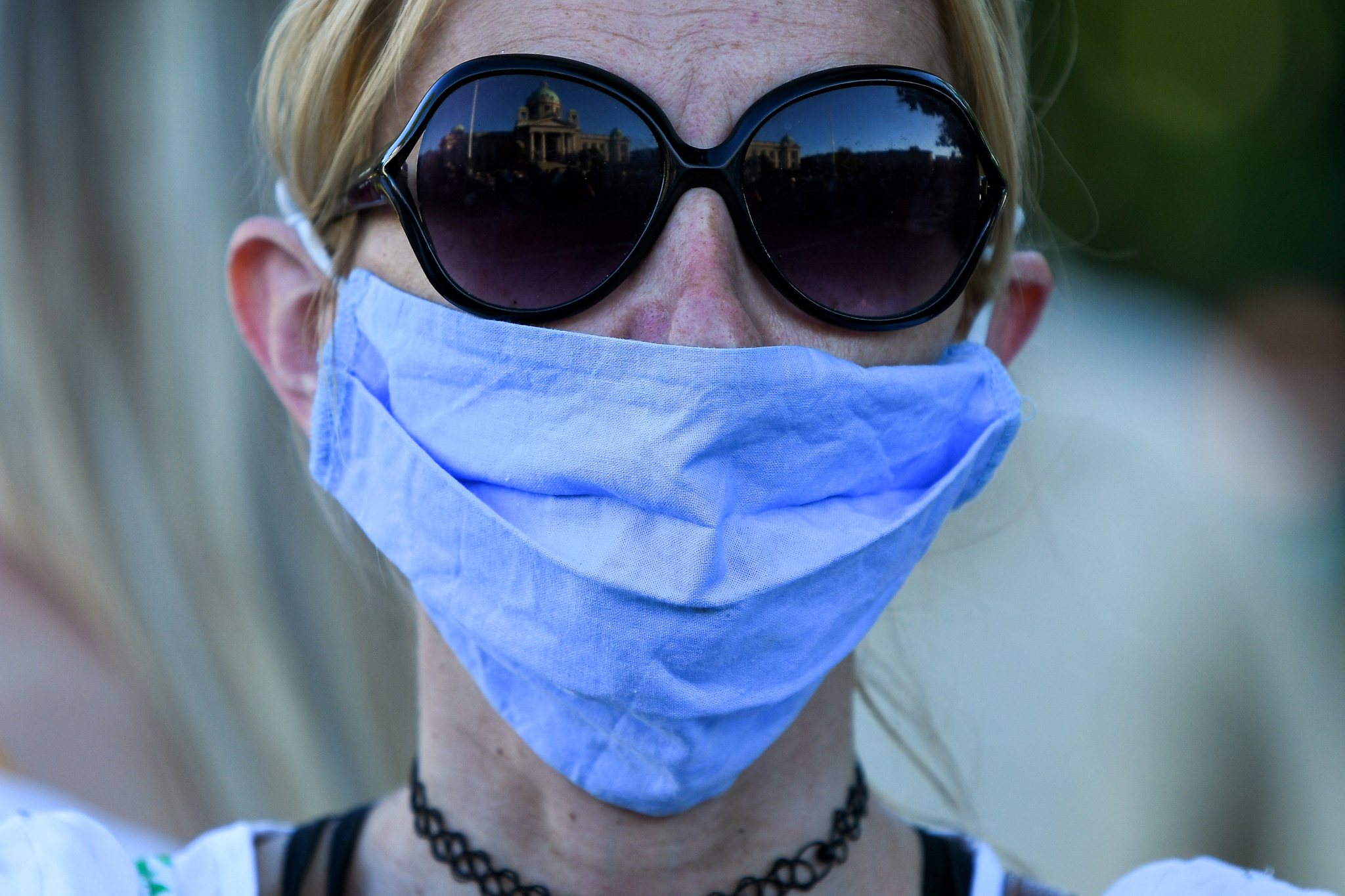 Demonstranti pod maskama