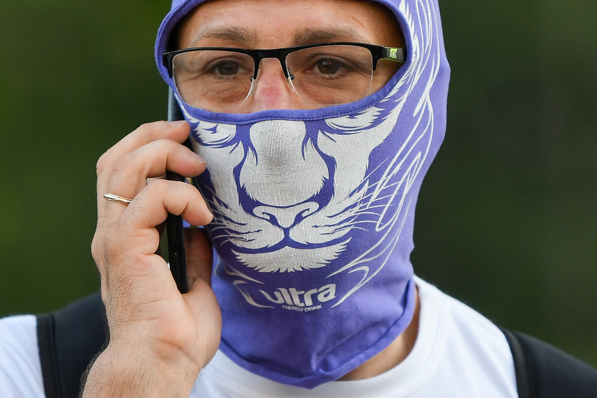 Demonstranti pod maskama