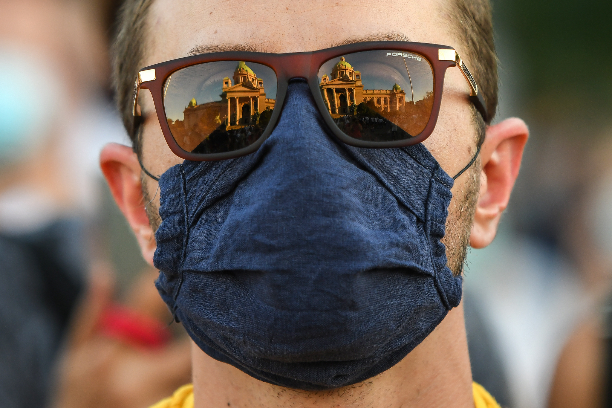 Demonstranti pod maskama