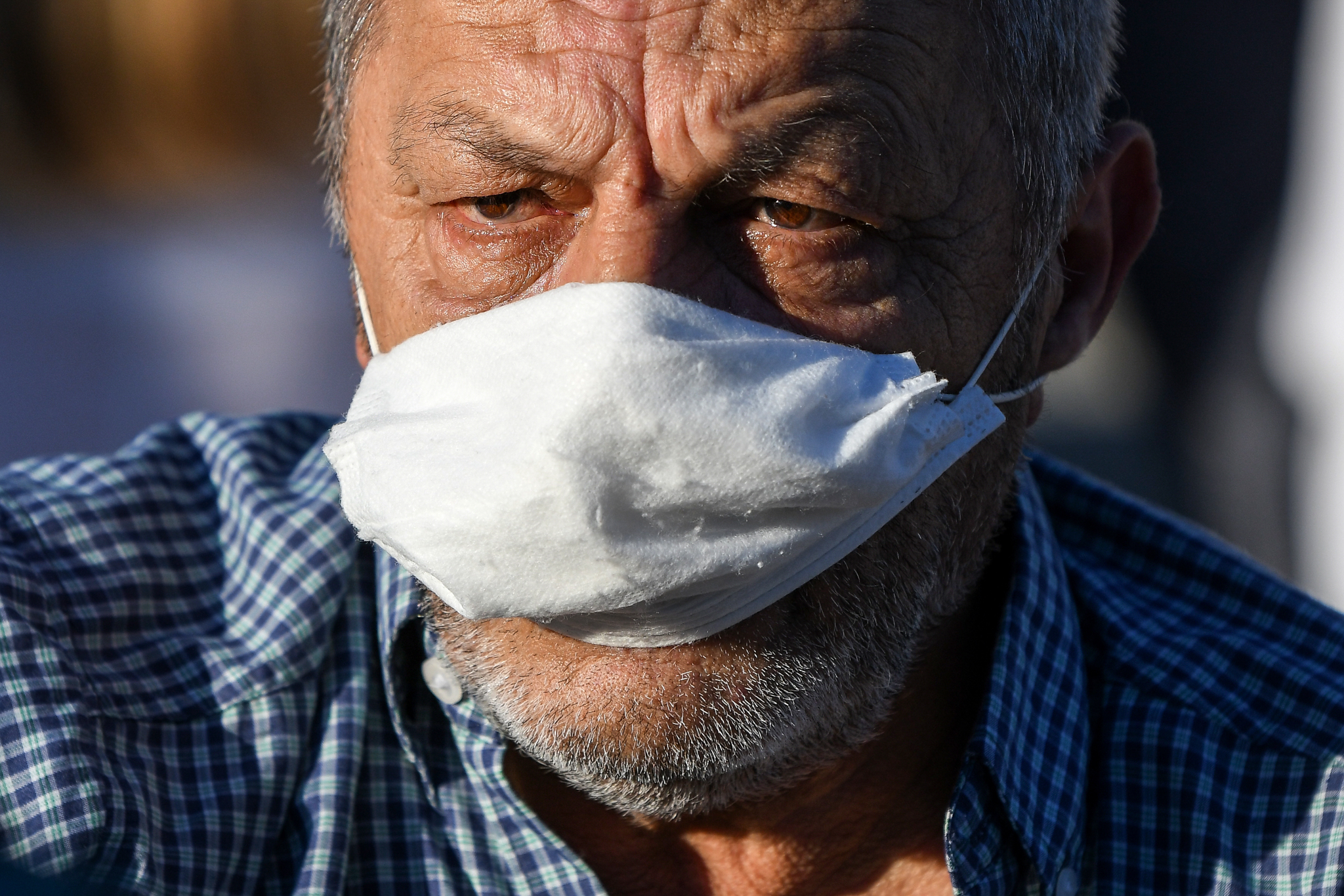 Demonstranti pod maskama
