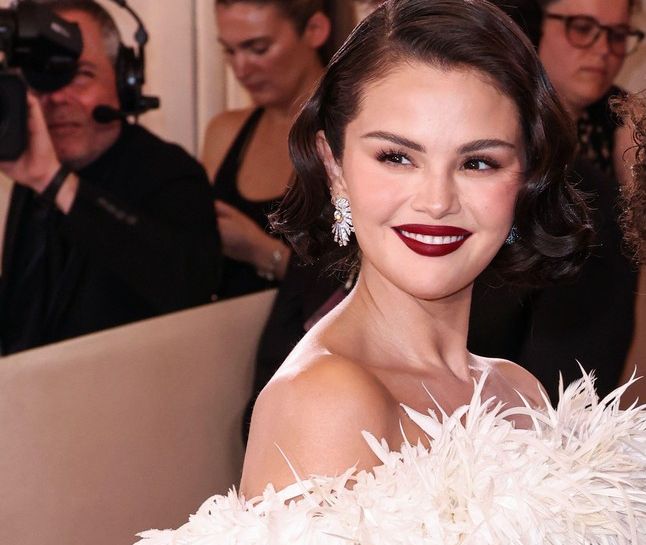 BEVERLY HILLS, LOS ANGELES, CALIFORNIA, USA - JANUARY 11: Selena Gomez wearing Chanel and husband Benny Blanco wearing a Jacob and Co. Diamond Boutique Timepiece arrive at the 83rd Annual Golden Globe Awards held at The Beverly Hilton Hotel on January 11,