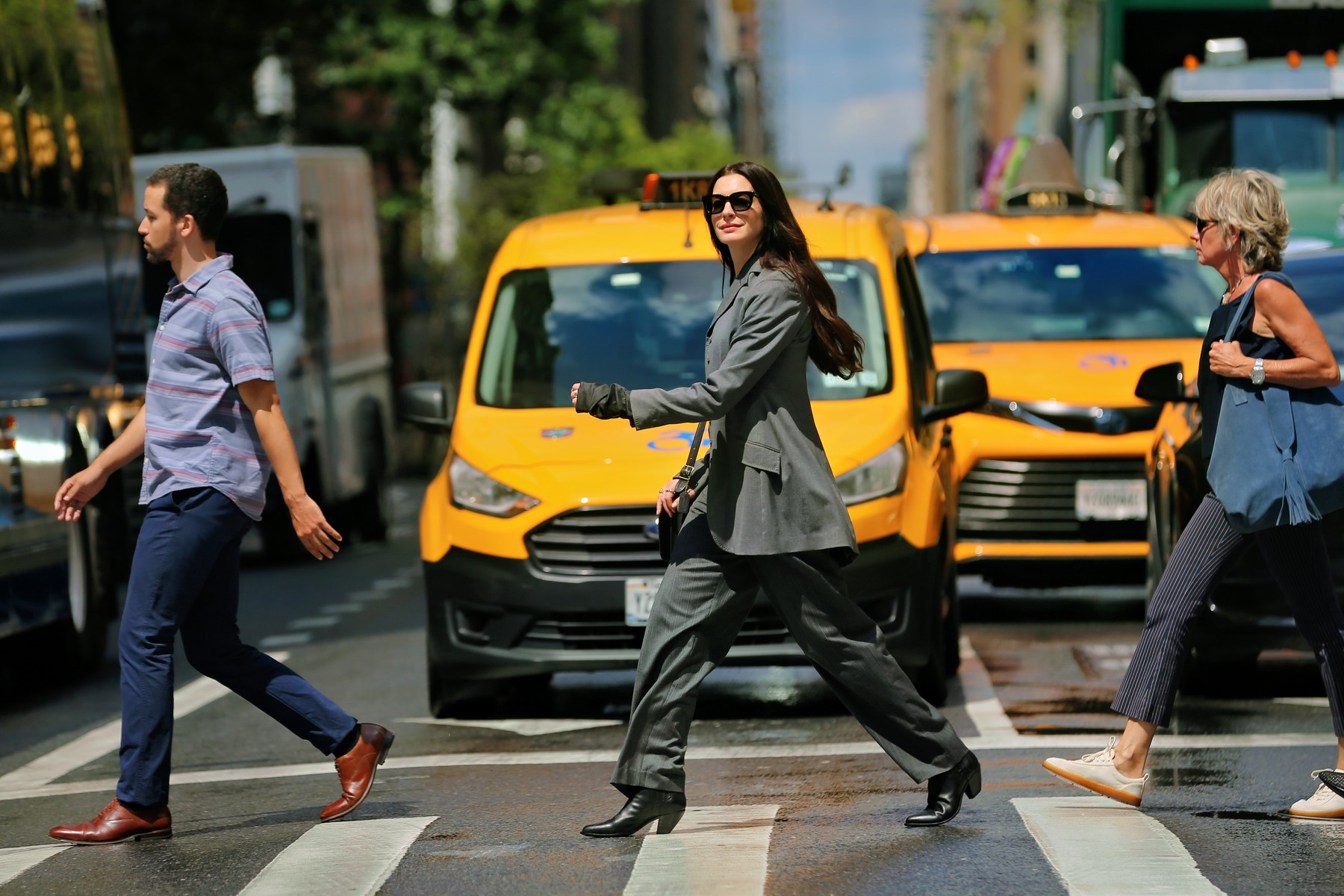 Anne Hathaway powers walks across Lexington Avenue filming 'Devil Wears Prada 2' in New York City