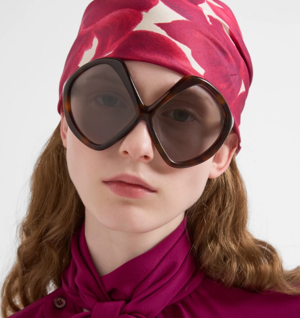 1744807913-prada-966x1024.jpg