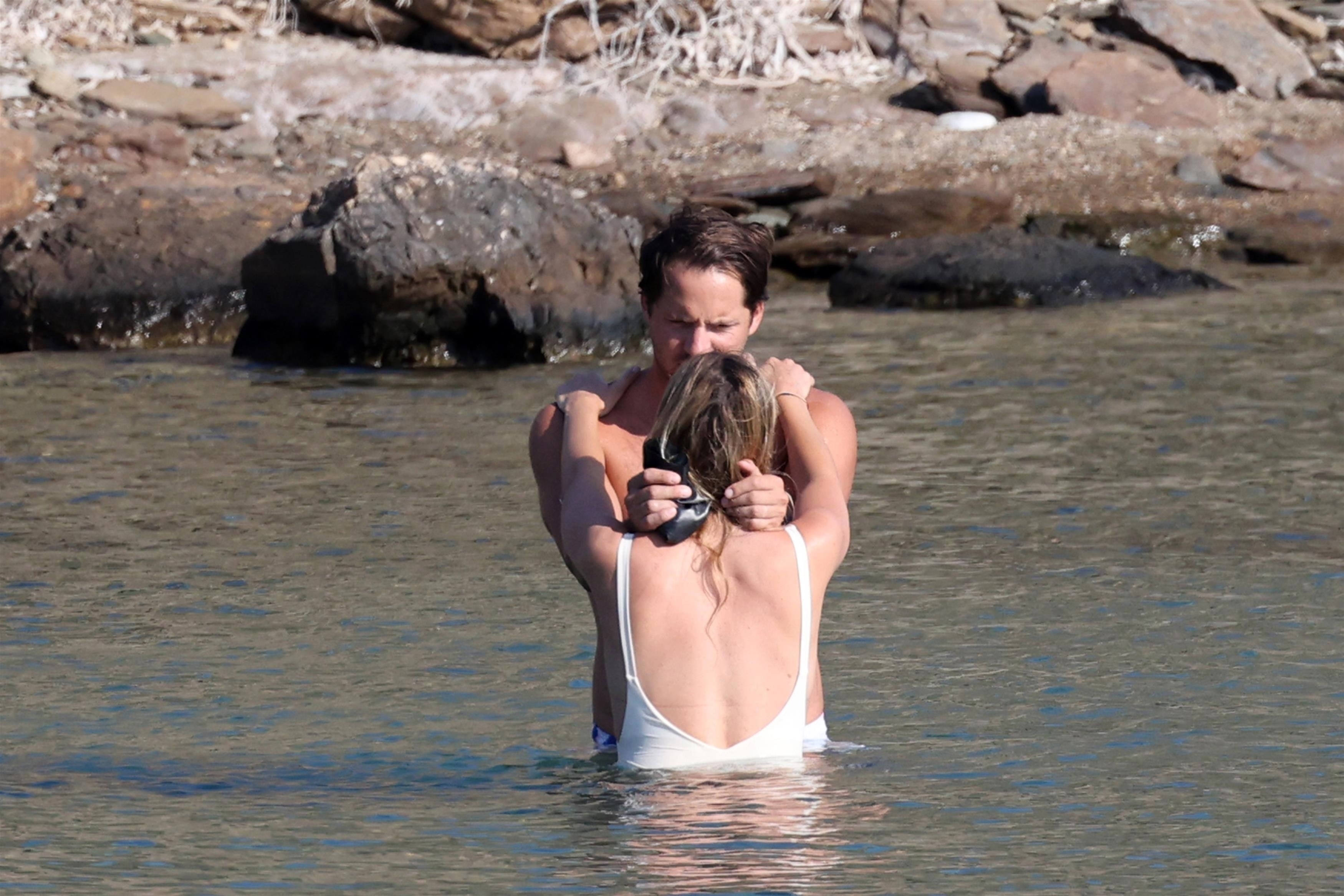 *PREMIUM-EXCLUSIVE* MUST CALL FOR PRICING BEFORE USAGE  - Barbie actress Margot Robbie and her boyfriend Tom Ackerley enjoy some downtime in Greece!