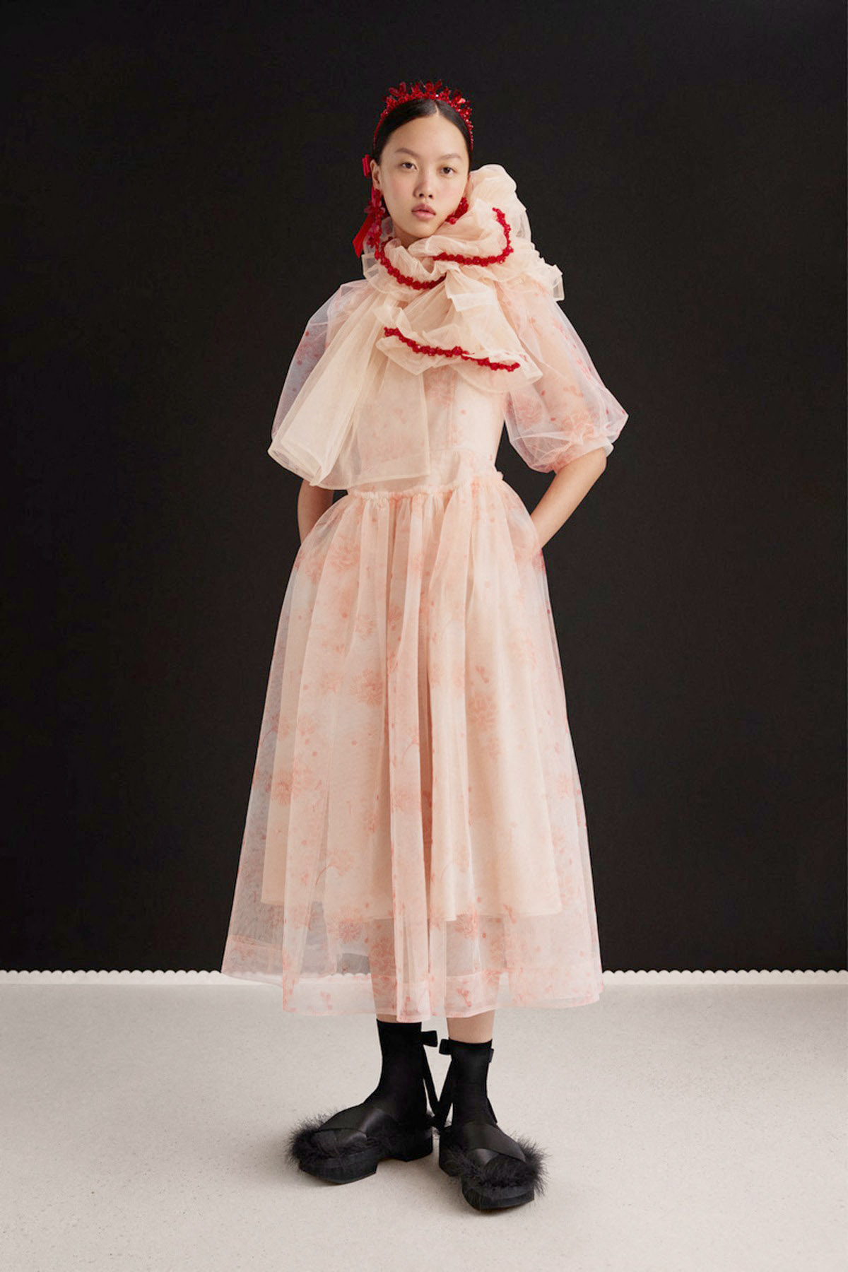 La premičre collection de la fashion designer irlandaise Simone Rocha pour la marque suédoise H&amp;M