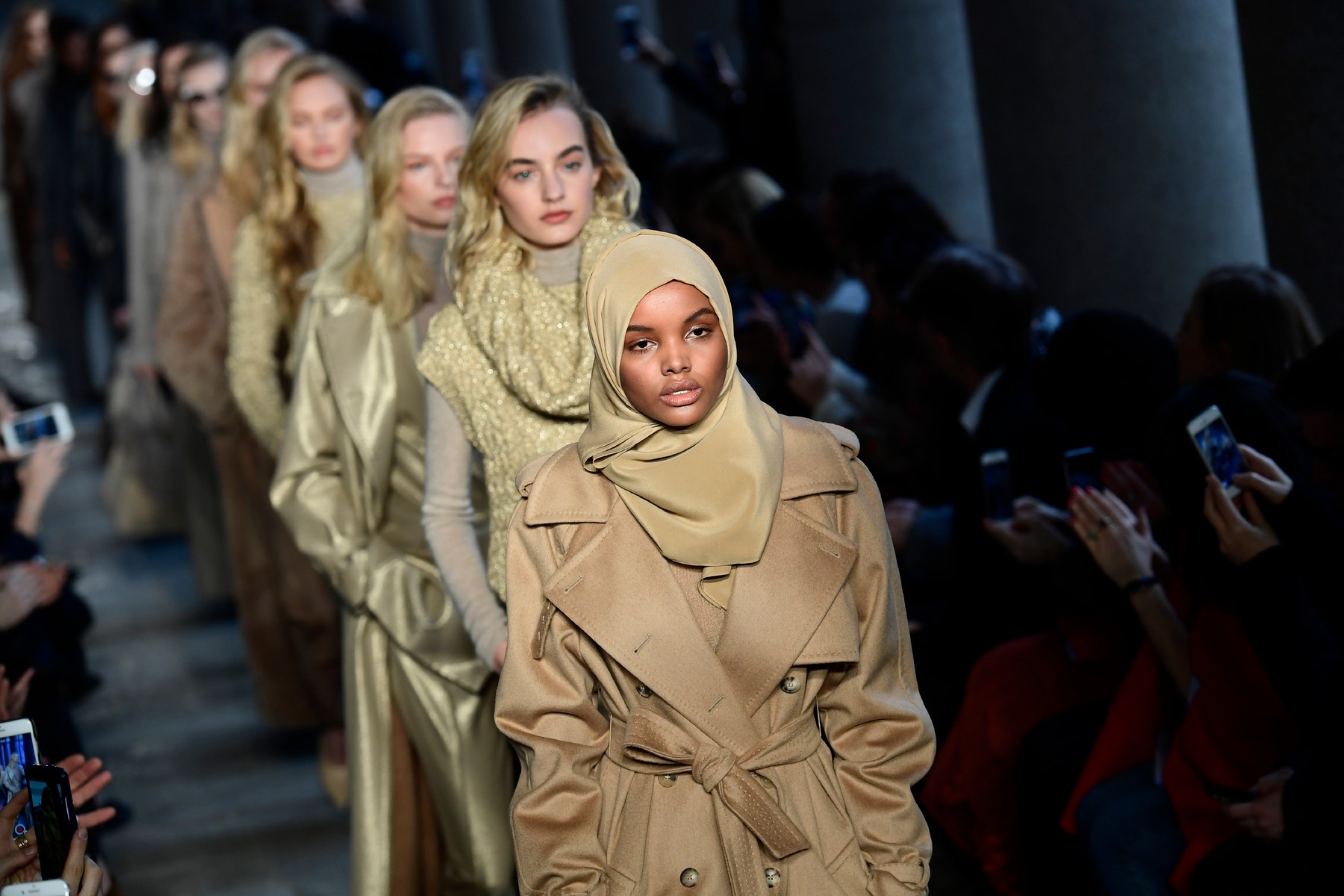 Halima Aden na reviji Max Mara