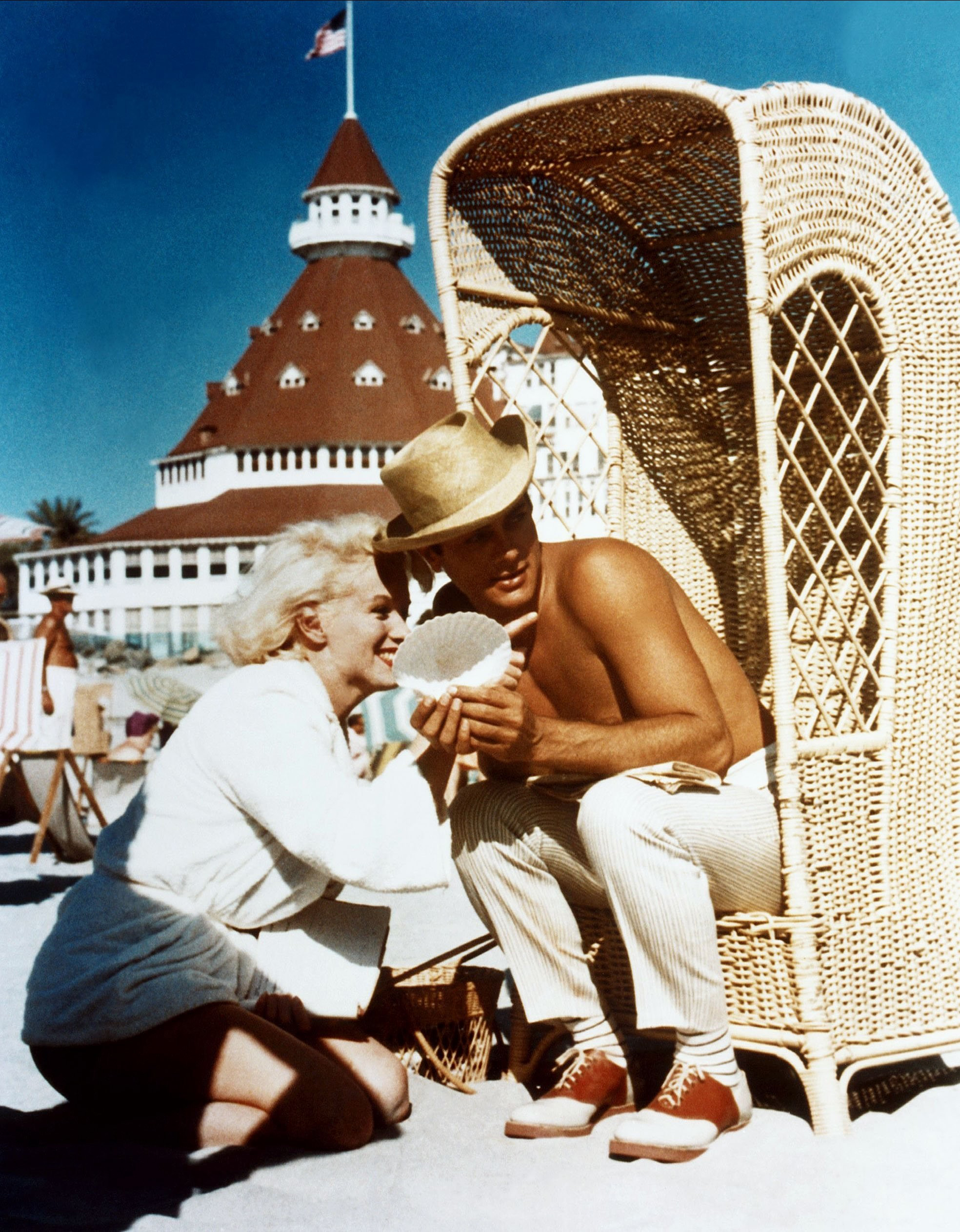 Marilyn Monroe &amp; Tony Curtis  Characters: