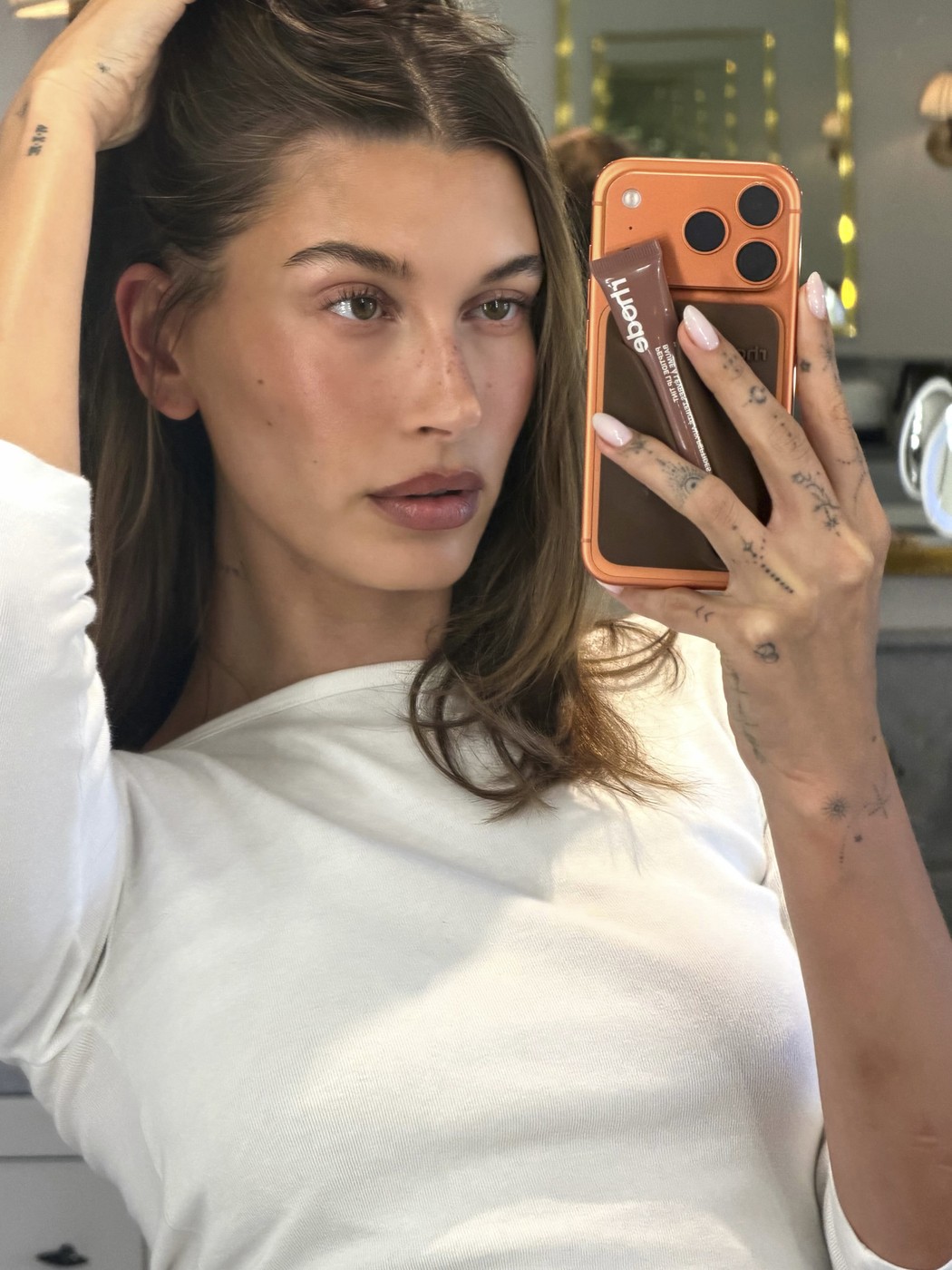 Screenshot of Hailey Bieber, la