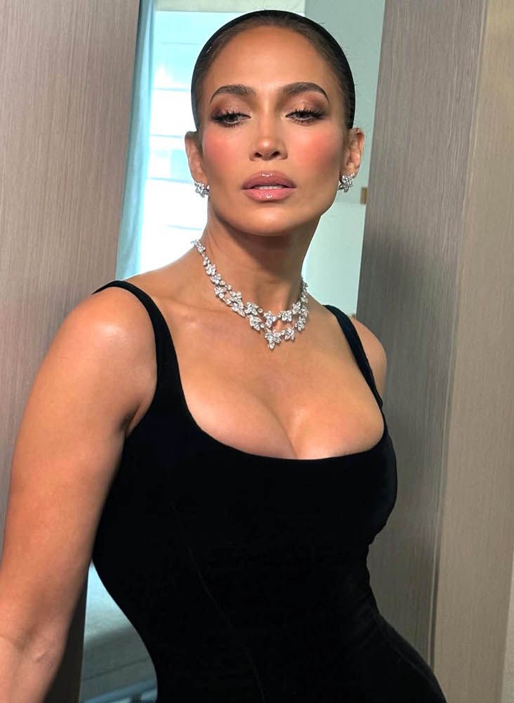 5-7-2026Jennifer Lopez Wears Dramatic Black Dress a