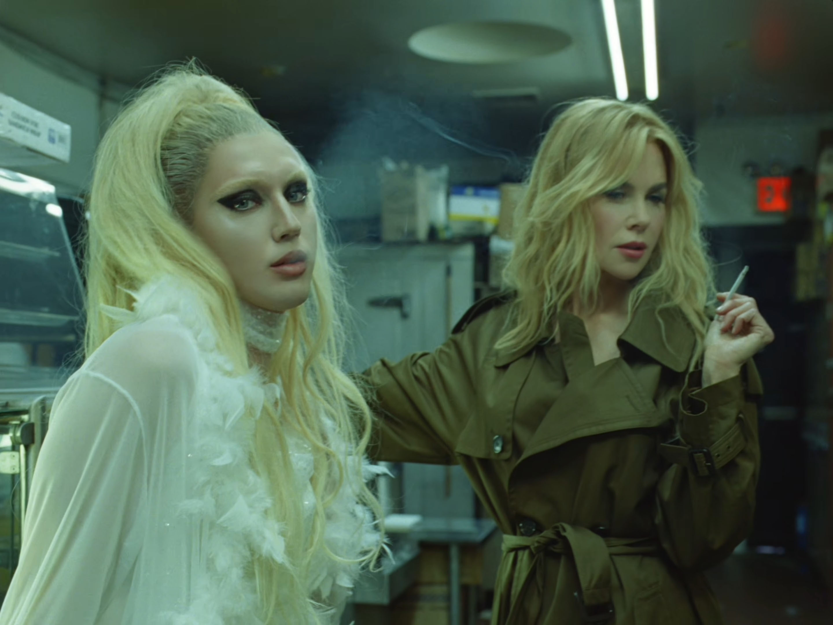 Hollywood beauty Nicole Kidman has fun with drag queens