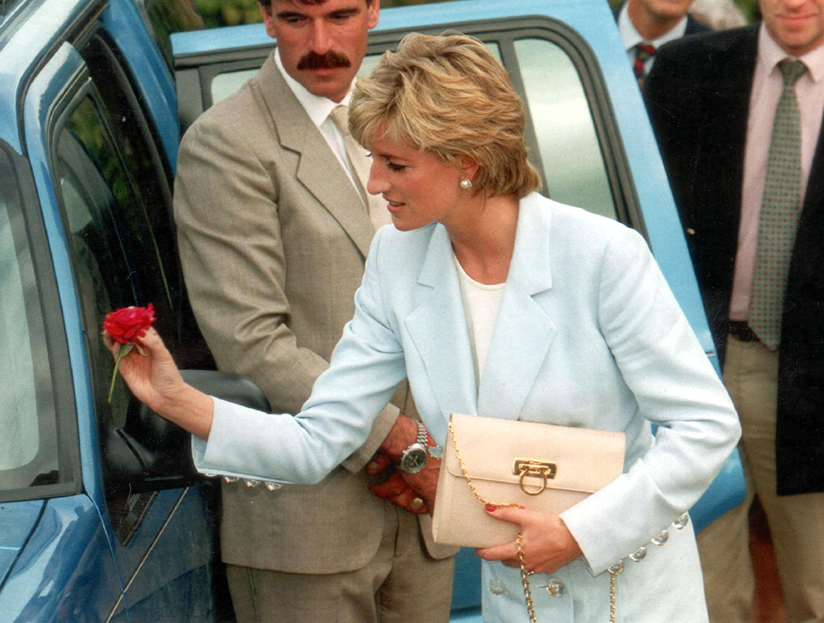 Princess Diana In Argentina - Nov 1995 Diana With A Rose At The Welsh Tea House