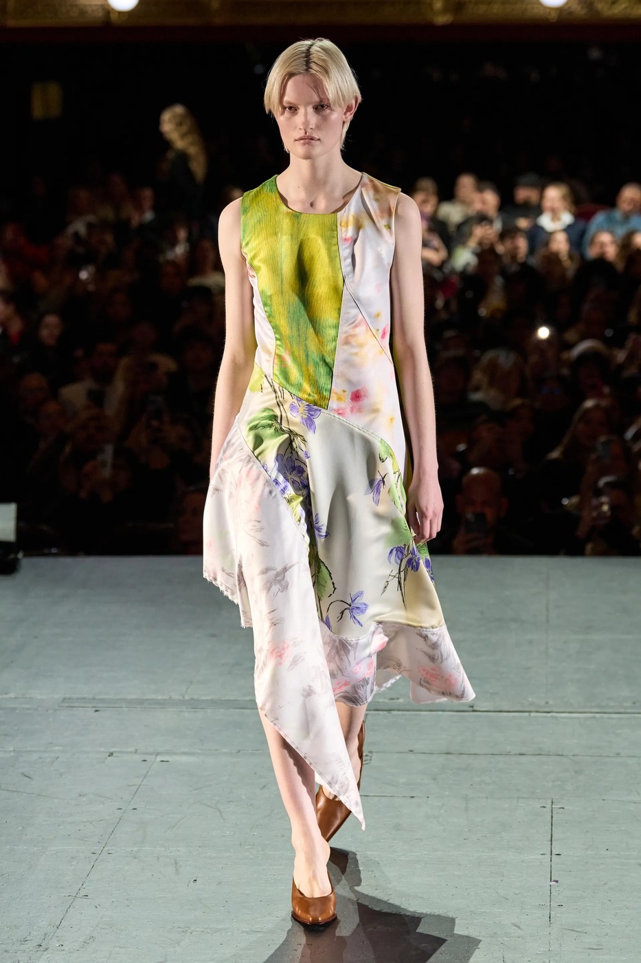 Models Walk Runway for the Zomer