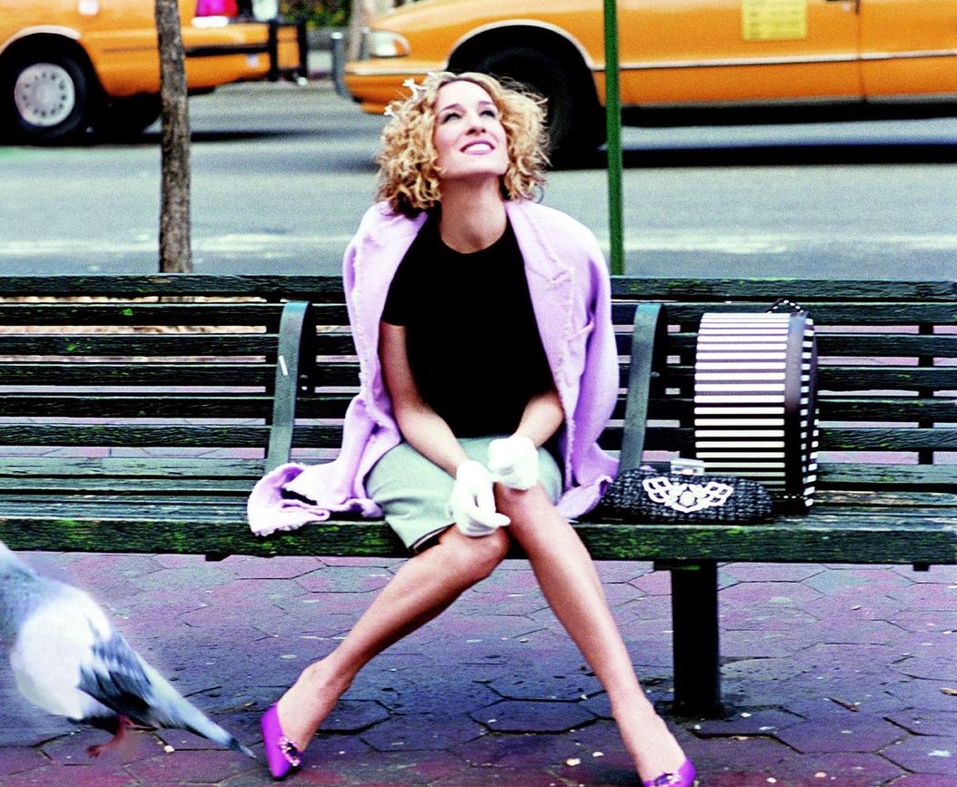 LIBRARY.  USA. Sarah Jessica Parker as Carrie Bradshaw in