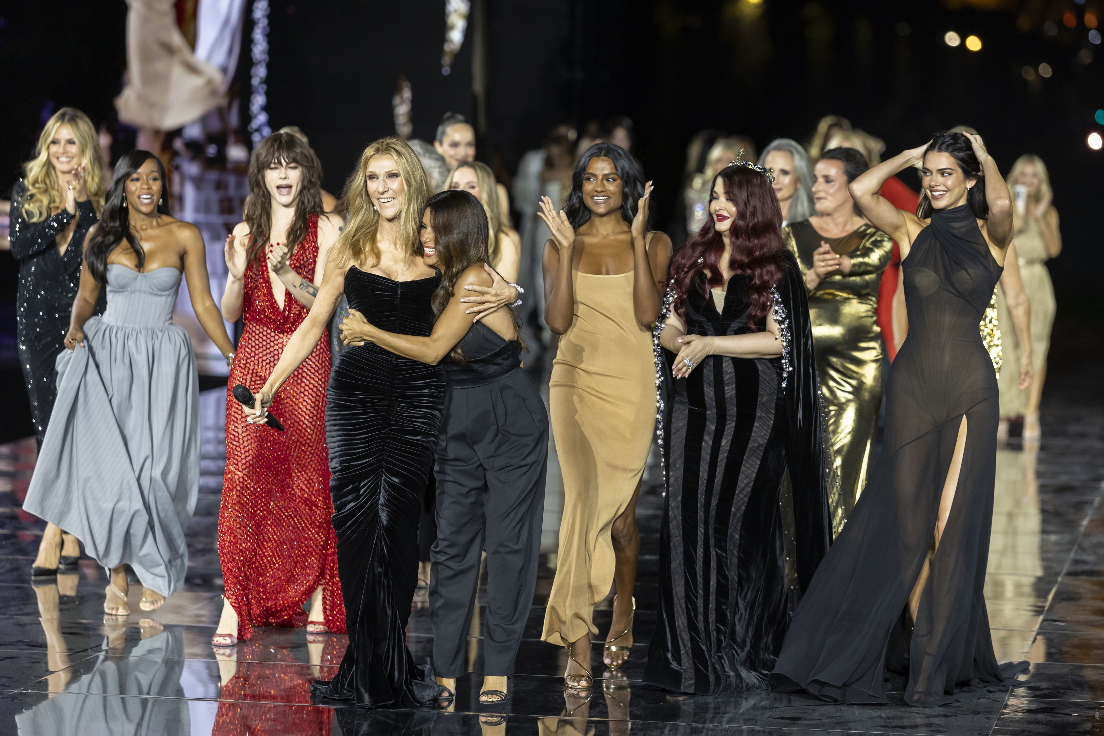 Céline Dion avec Heidi Klum, Aja Naomi King, Bebe