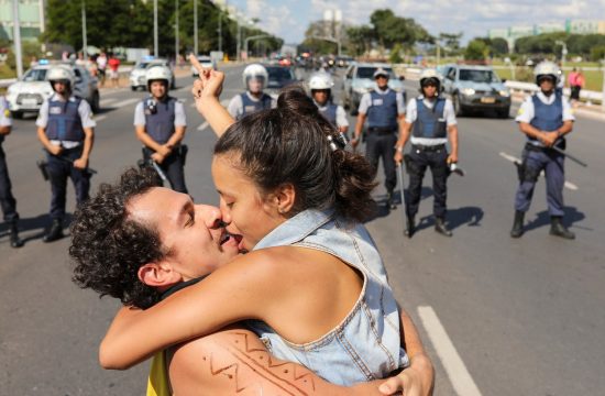 Poljubac na protestima u Brazilu