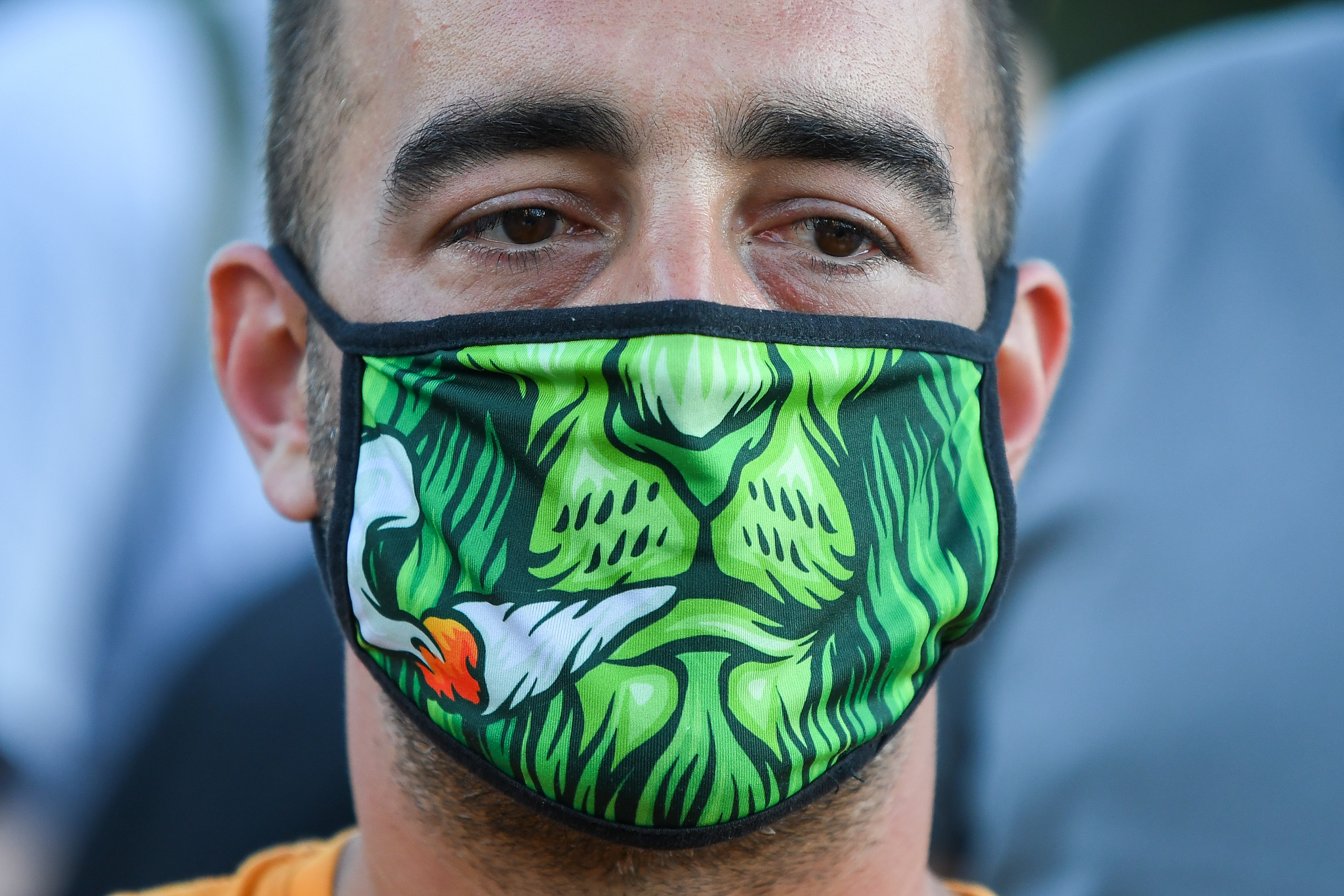Demonstranti pod maskama
