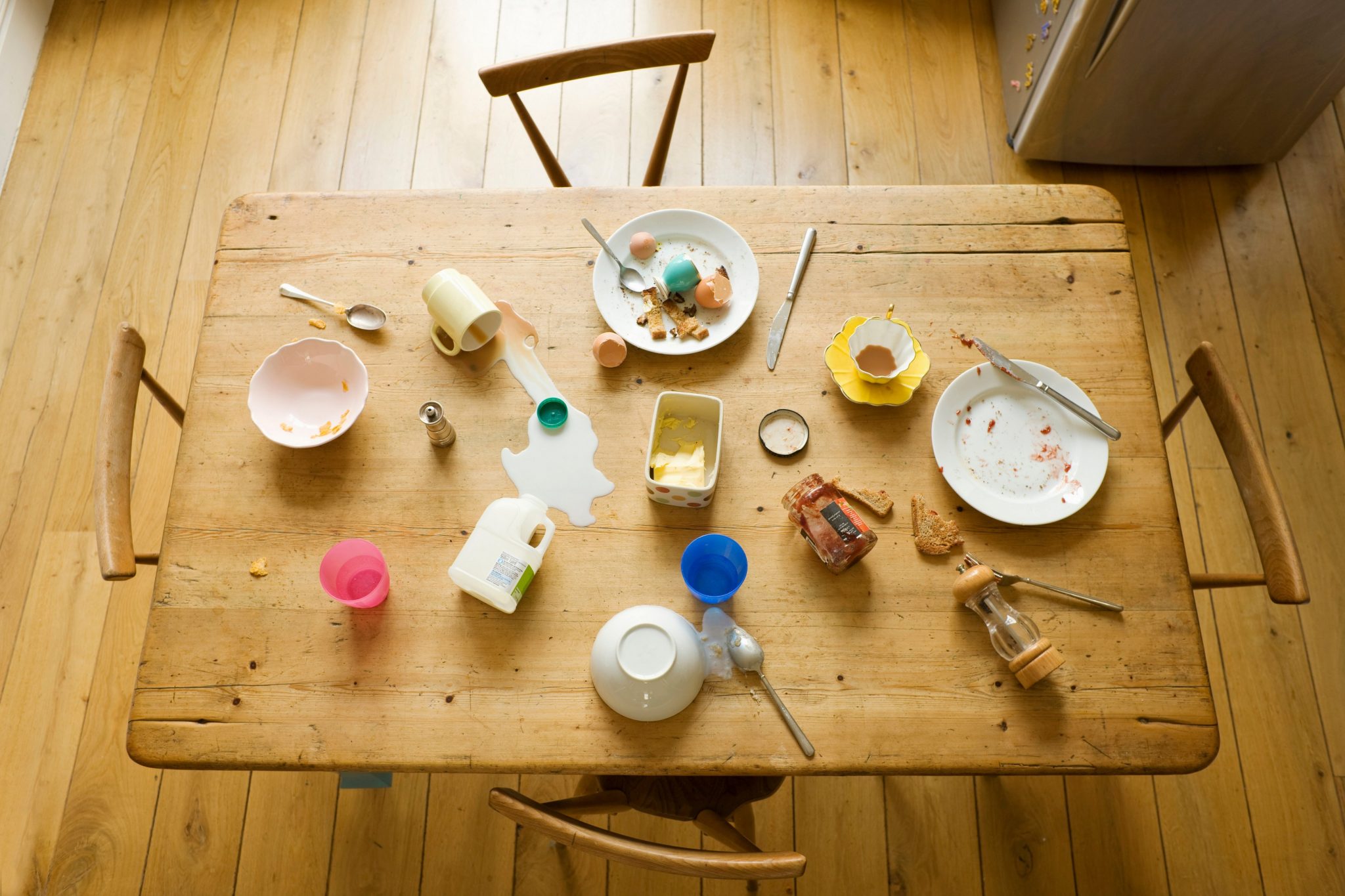 Mess table. Messy Kitchen Table Top. Table Top down messy dinner. Table Top down messy Post dinner. Table Top down messy after dinner.