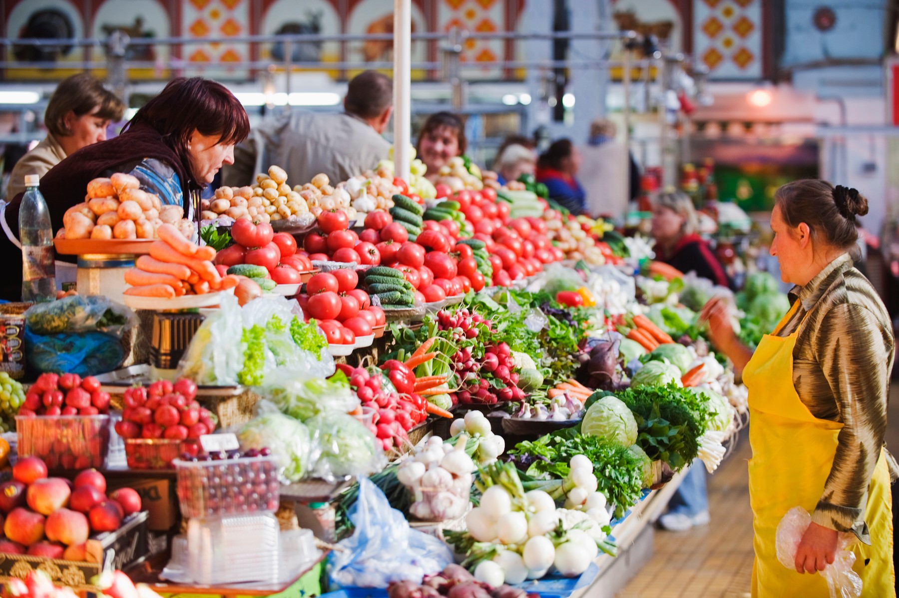 Что продают на рынке. Русский рынок Киев. Рынок в Киеве чернокожие. Ukrainian supermarkets.