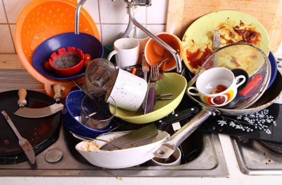 Prljavi sudovi, prljavo posuđe, posudje