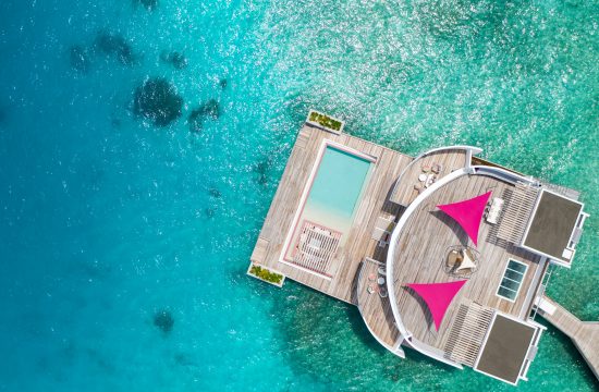 Maldivi, Selo u kom svaka kuća ima bazen i bar na krovu